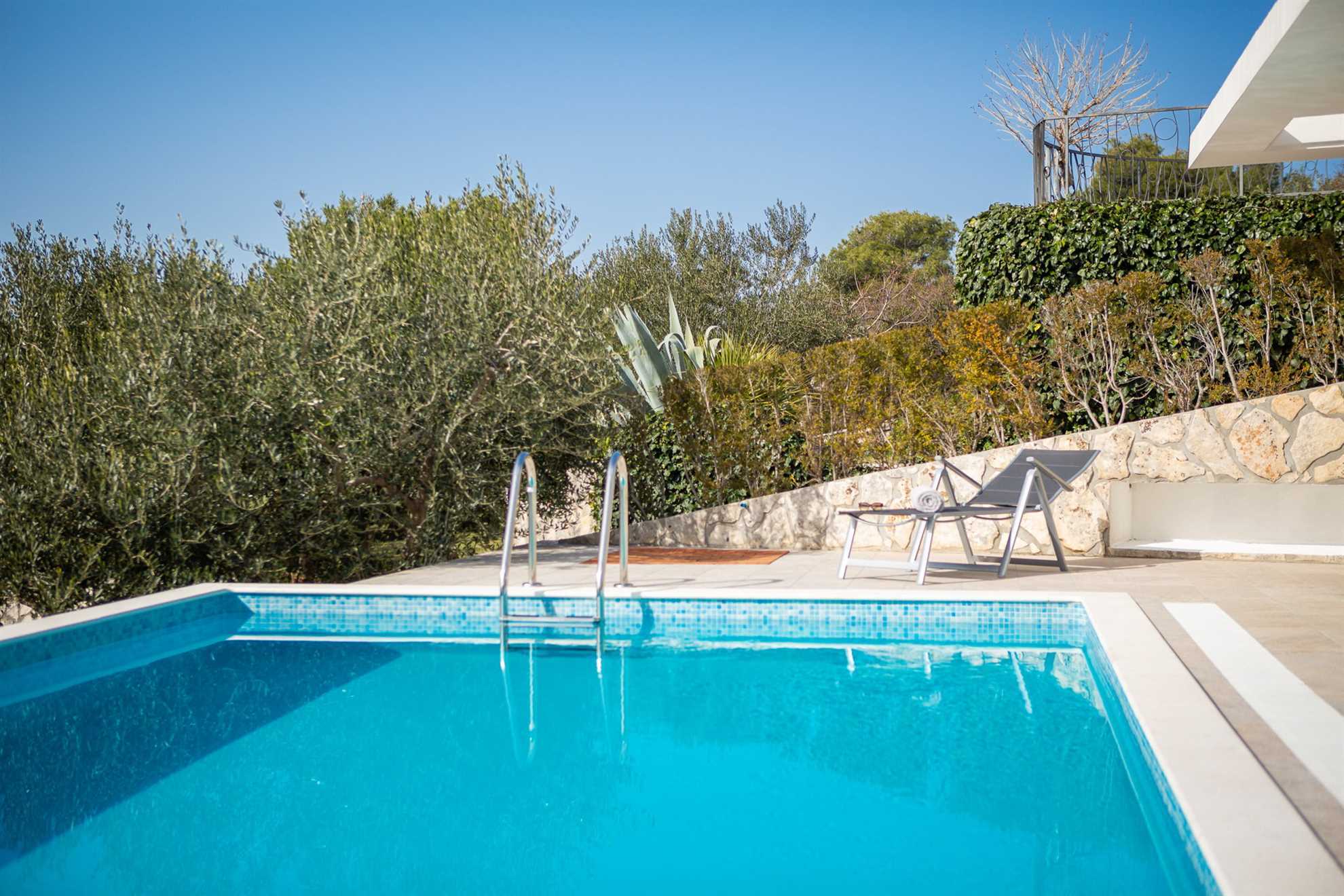 Villa Tela with Swimming Pool