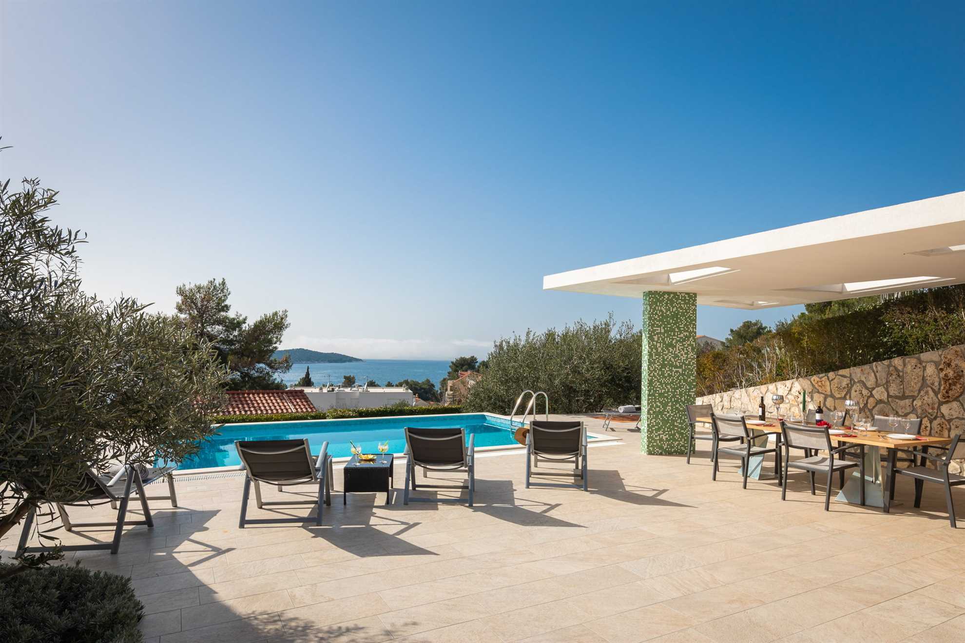 Villa Tela with Swimming Pool