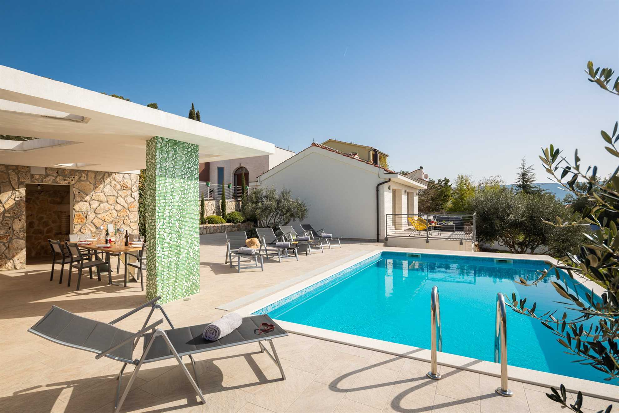 Villa Tela with Swimming Pool