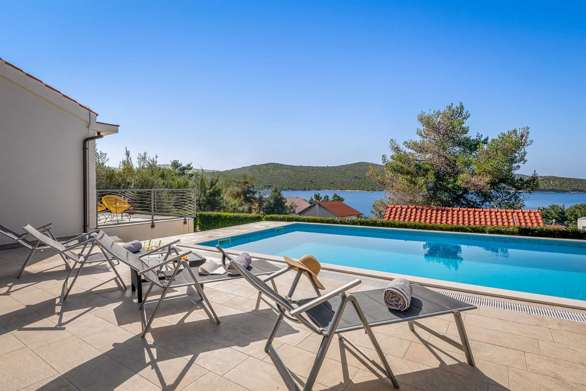 Villa Tela with Swimming Pool