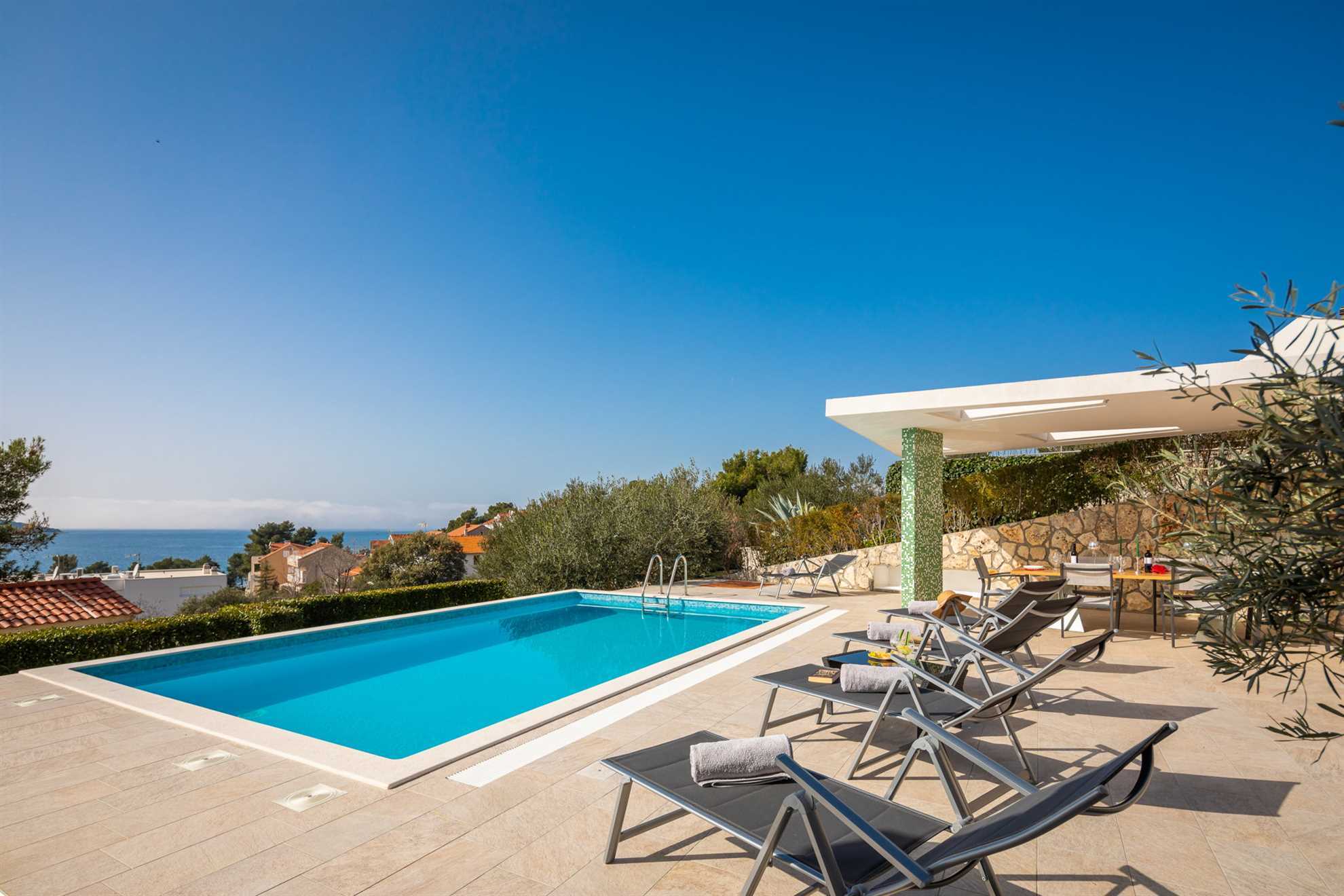 Villa Tela with Swimming Pool