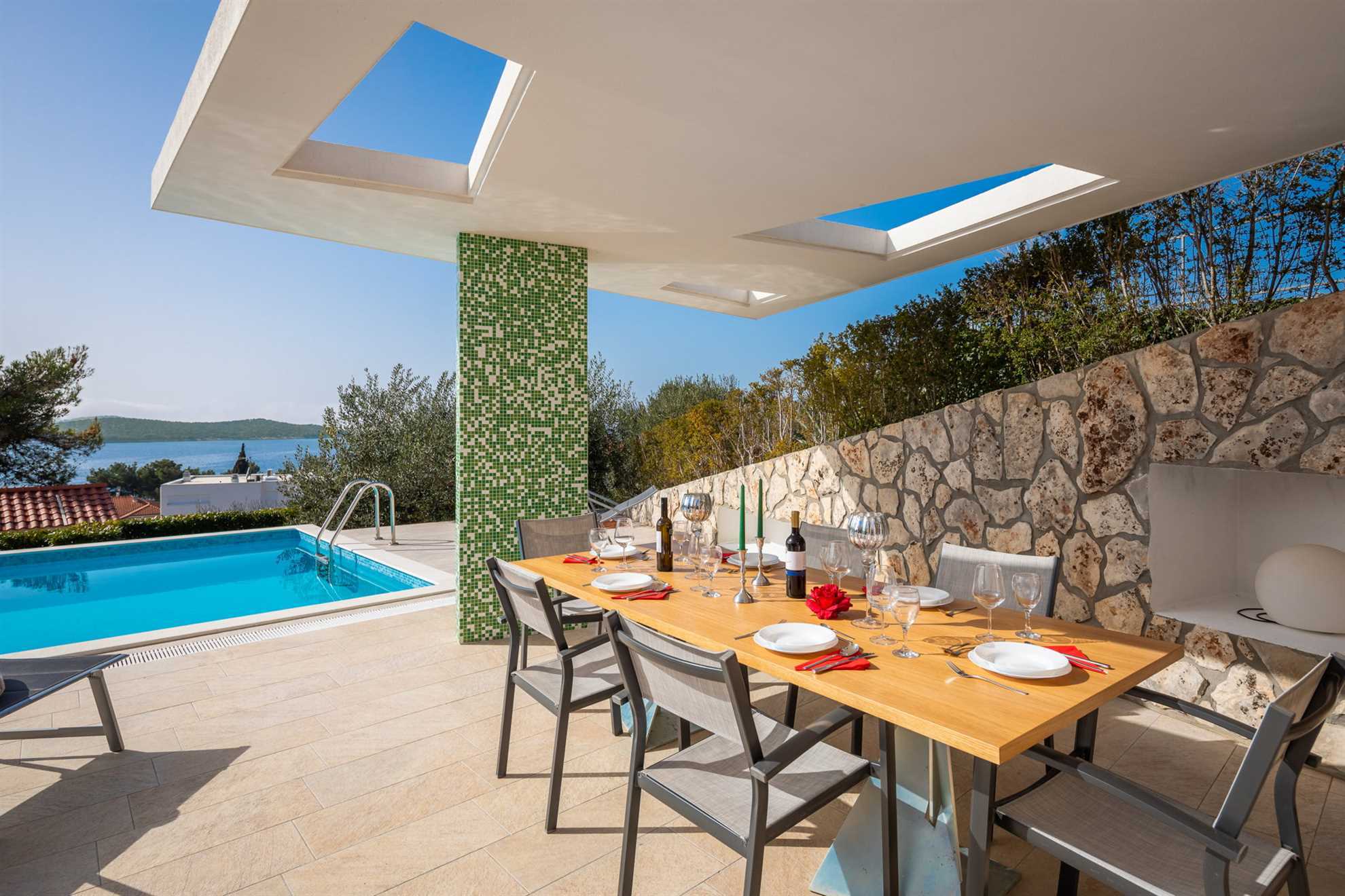 Villa Tela with Swimming Pool