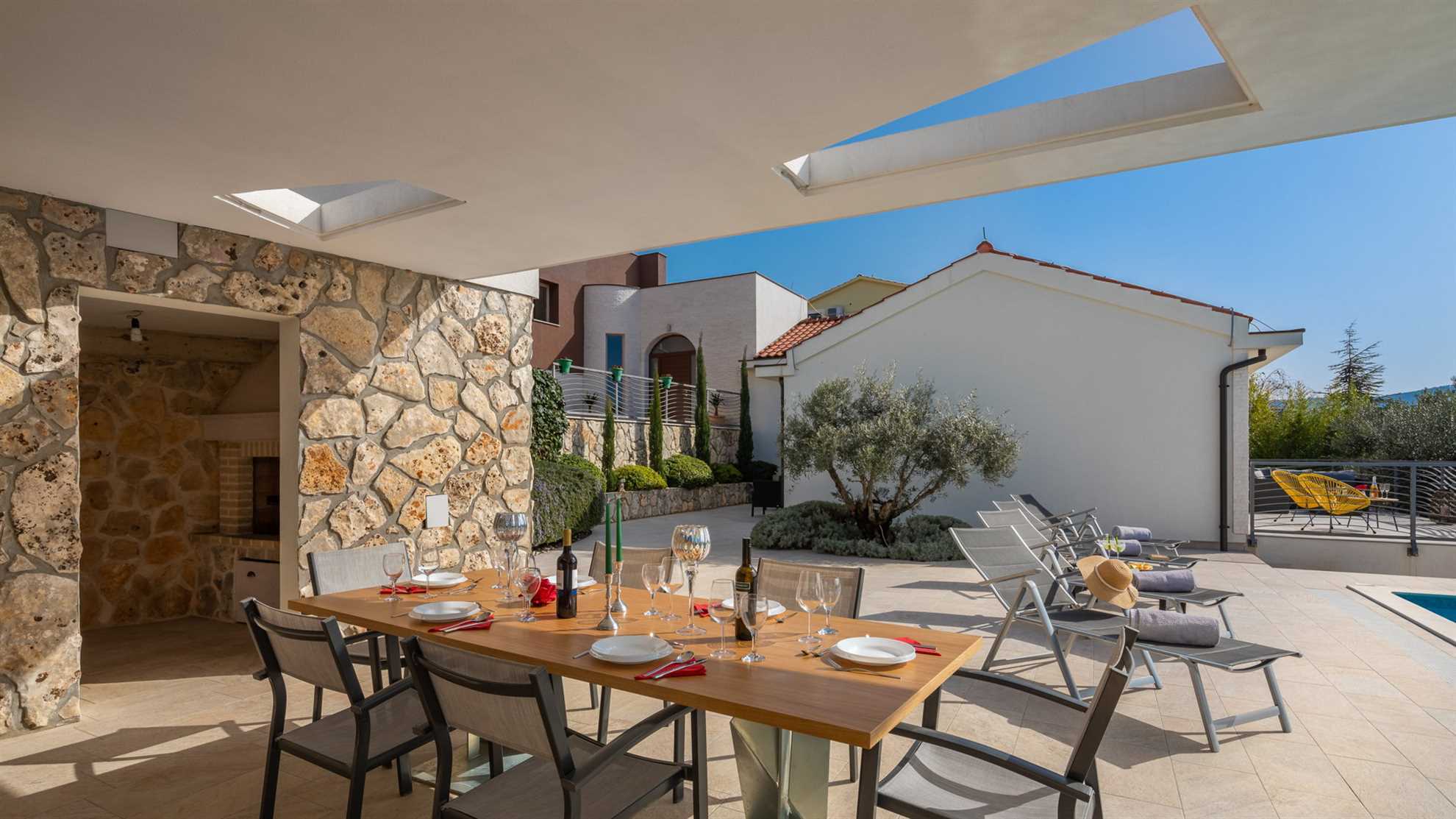 Villa Tela with Swimming Pool