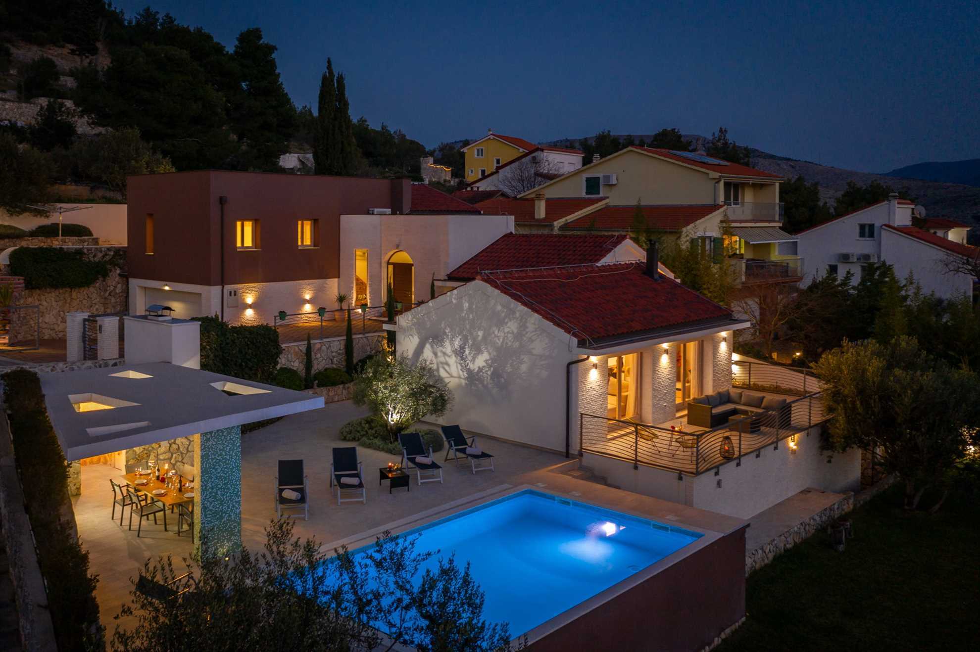 Villa Tela with Swimming Pool