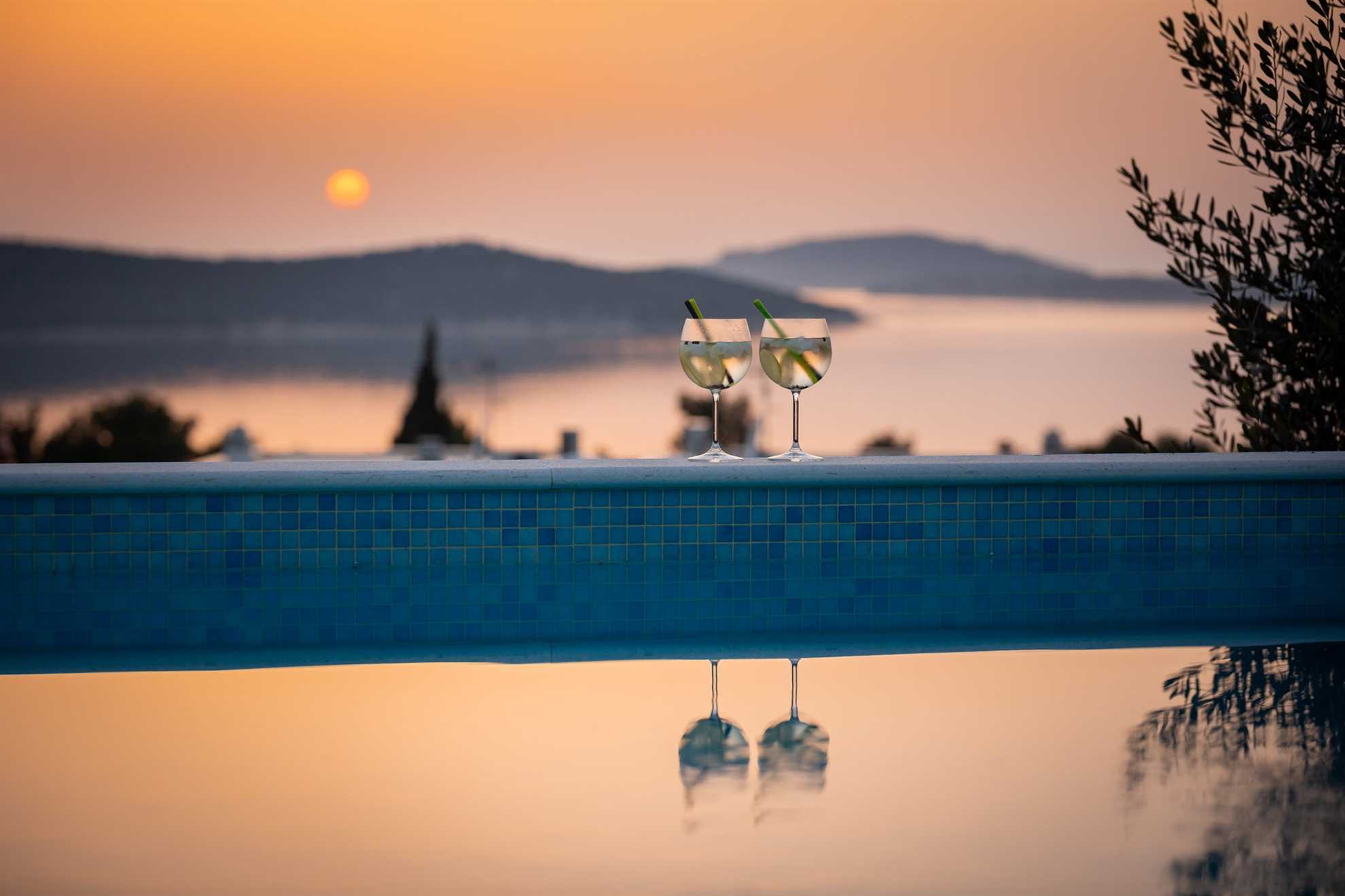 Villa Tela with Swimming Pool