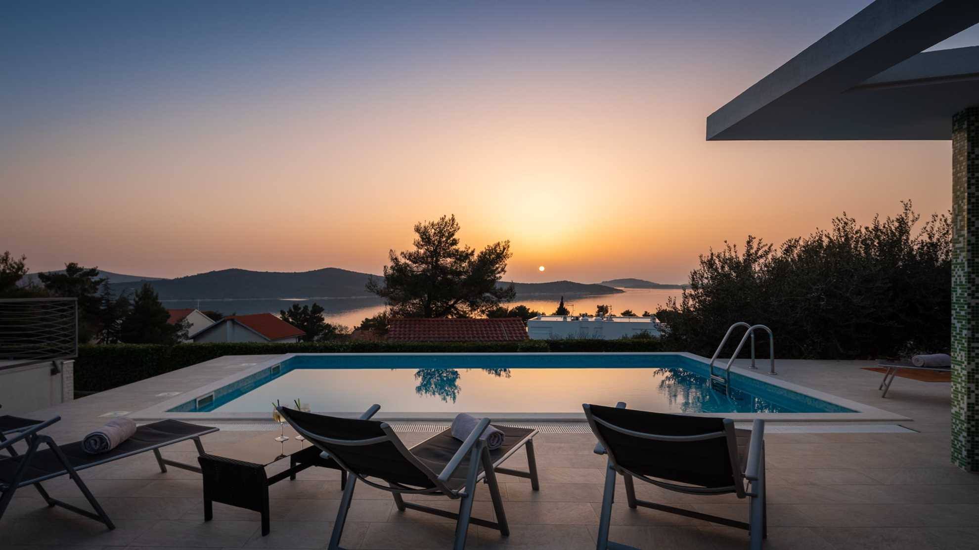 Villa Tela with Swimming Pool