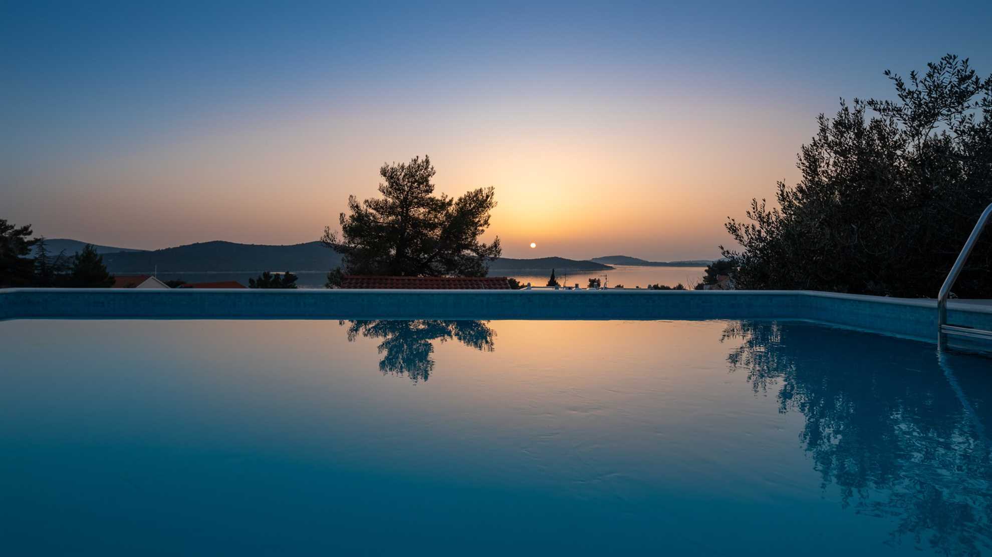 Villa Tela with Swimming Pool