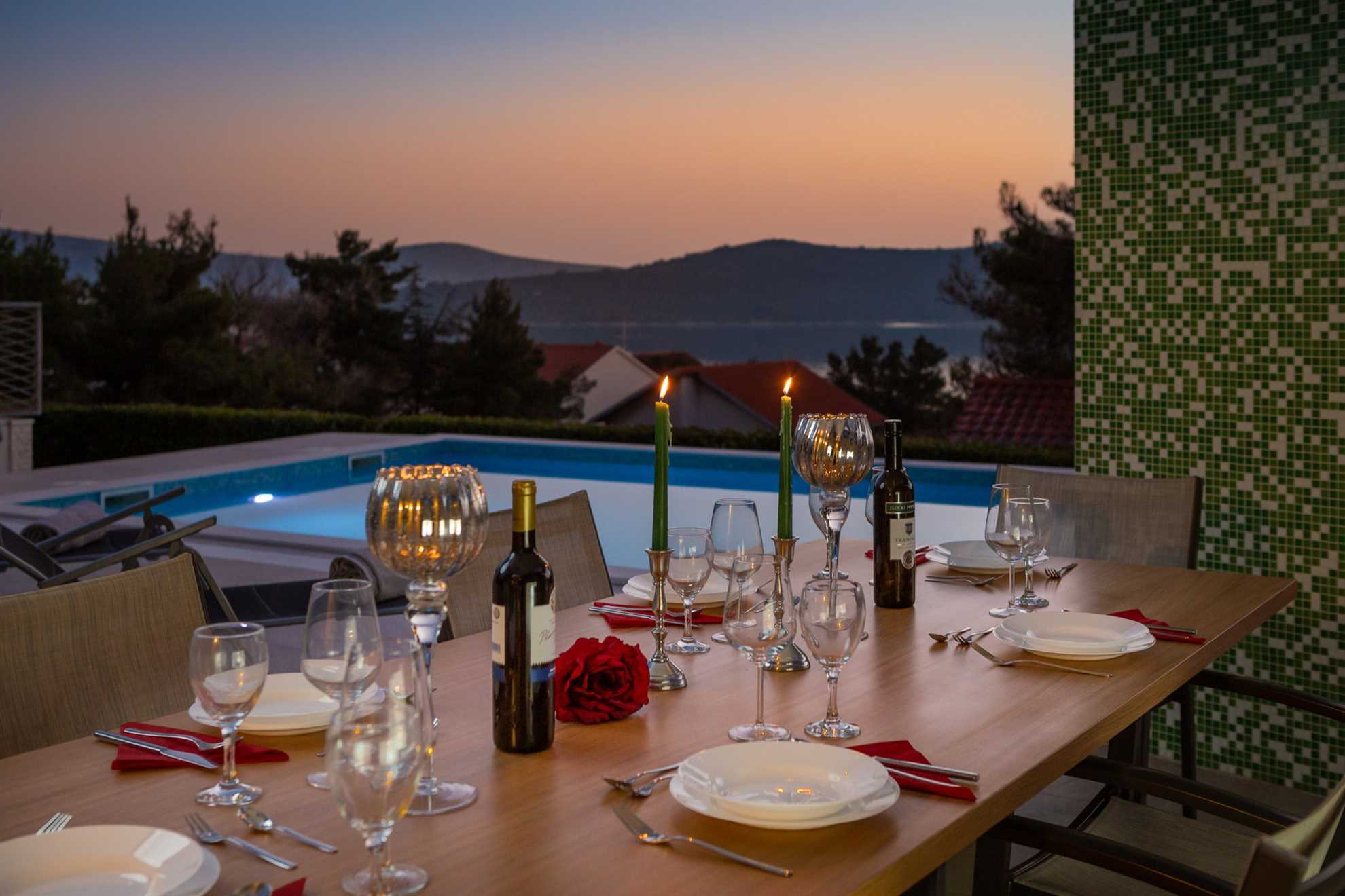 Villa Tela with Swimming Pool