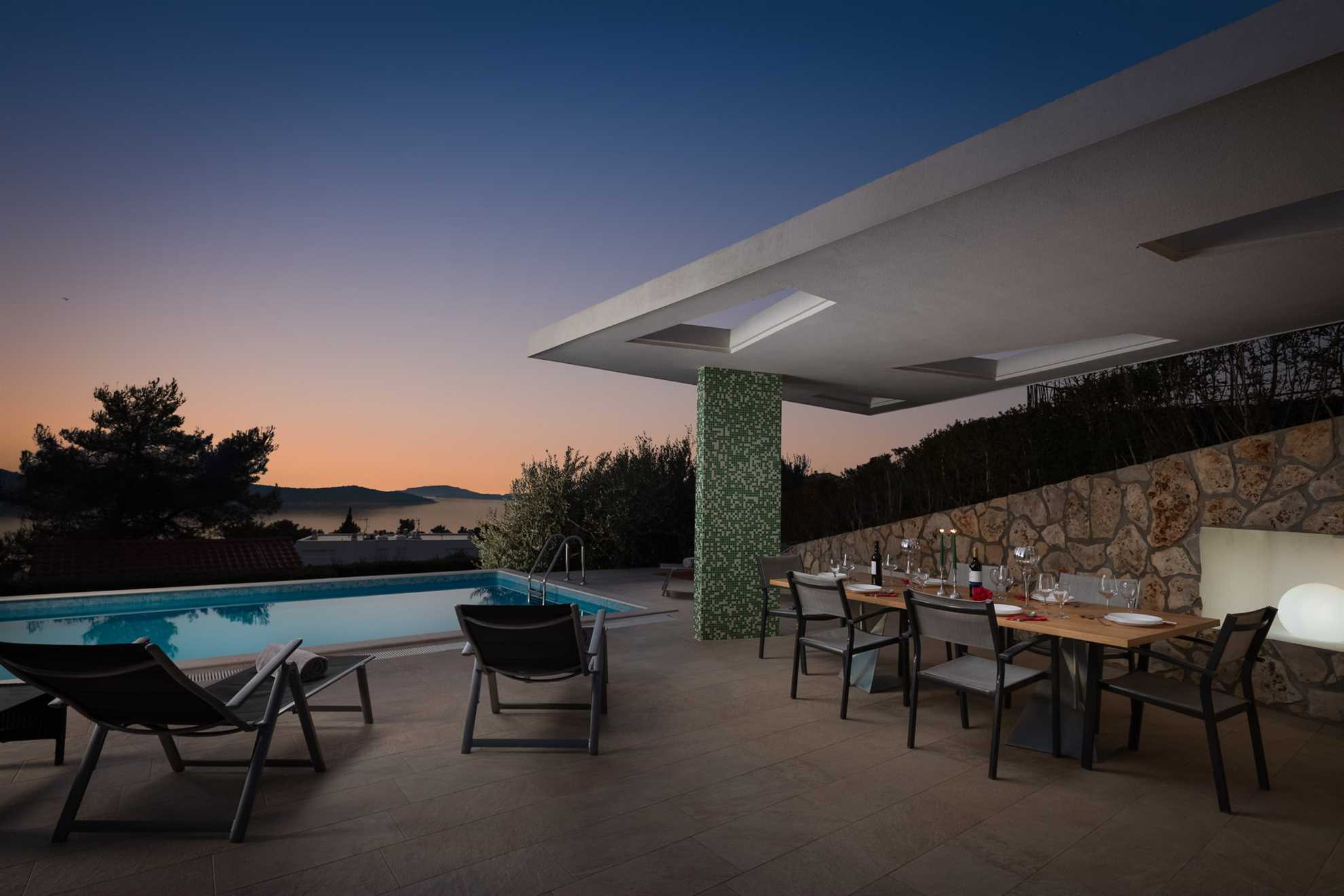 Villa Tela with Swimming Pool
