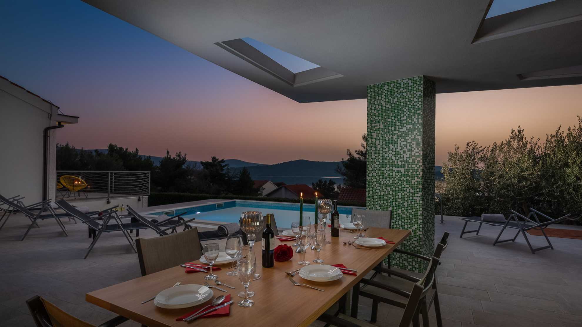 Villa Tela with Swimming Pool