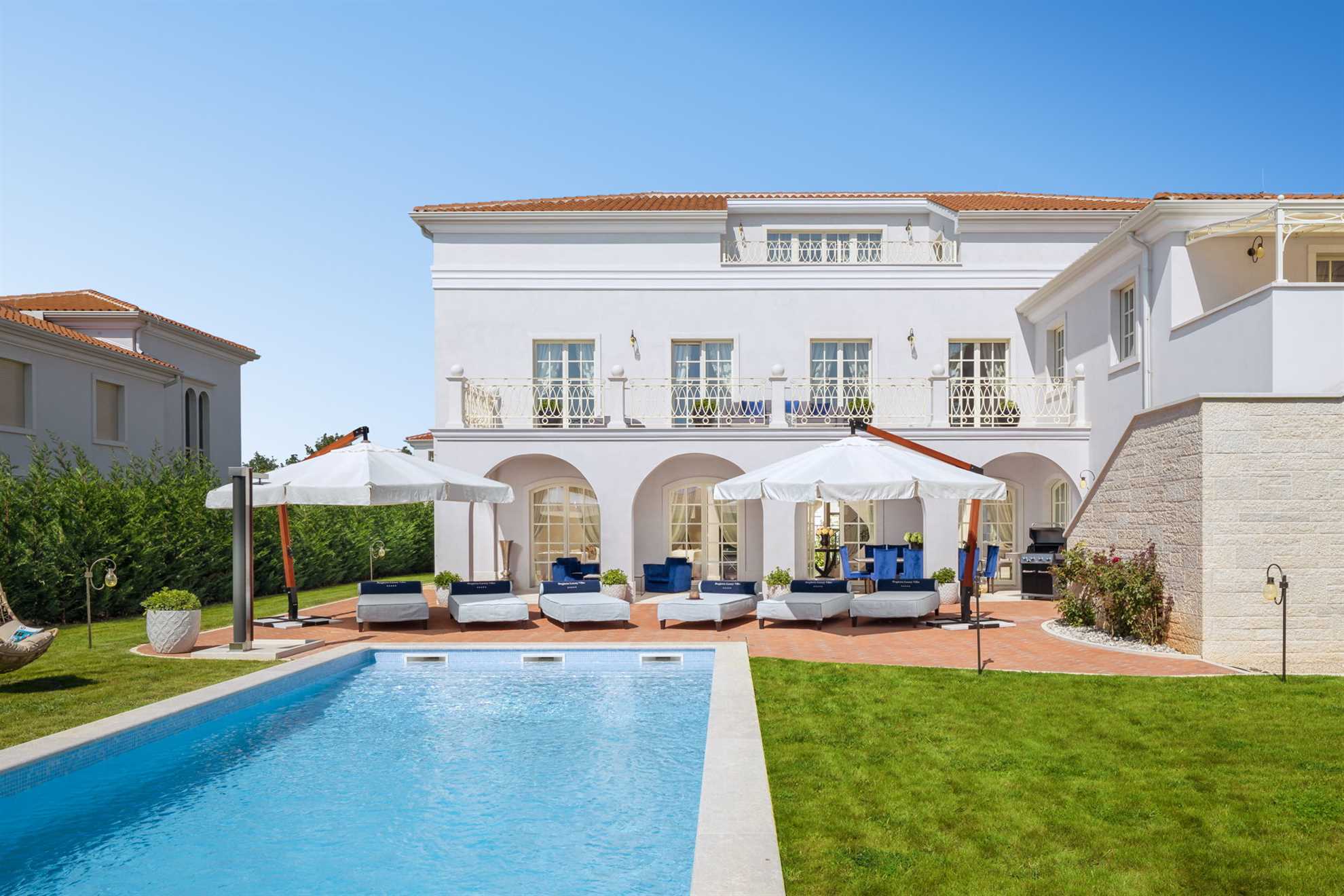 Villa Palazzo di Hermitage with Pool