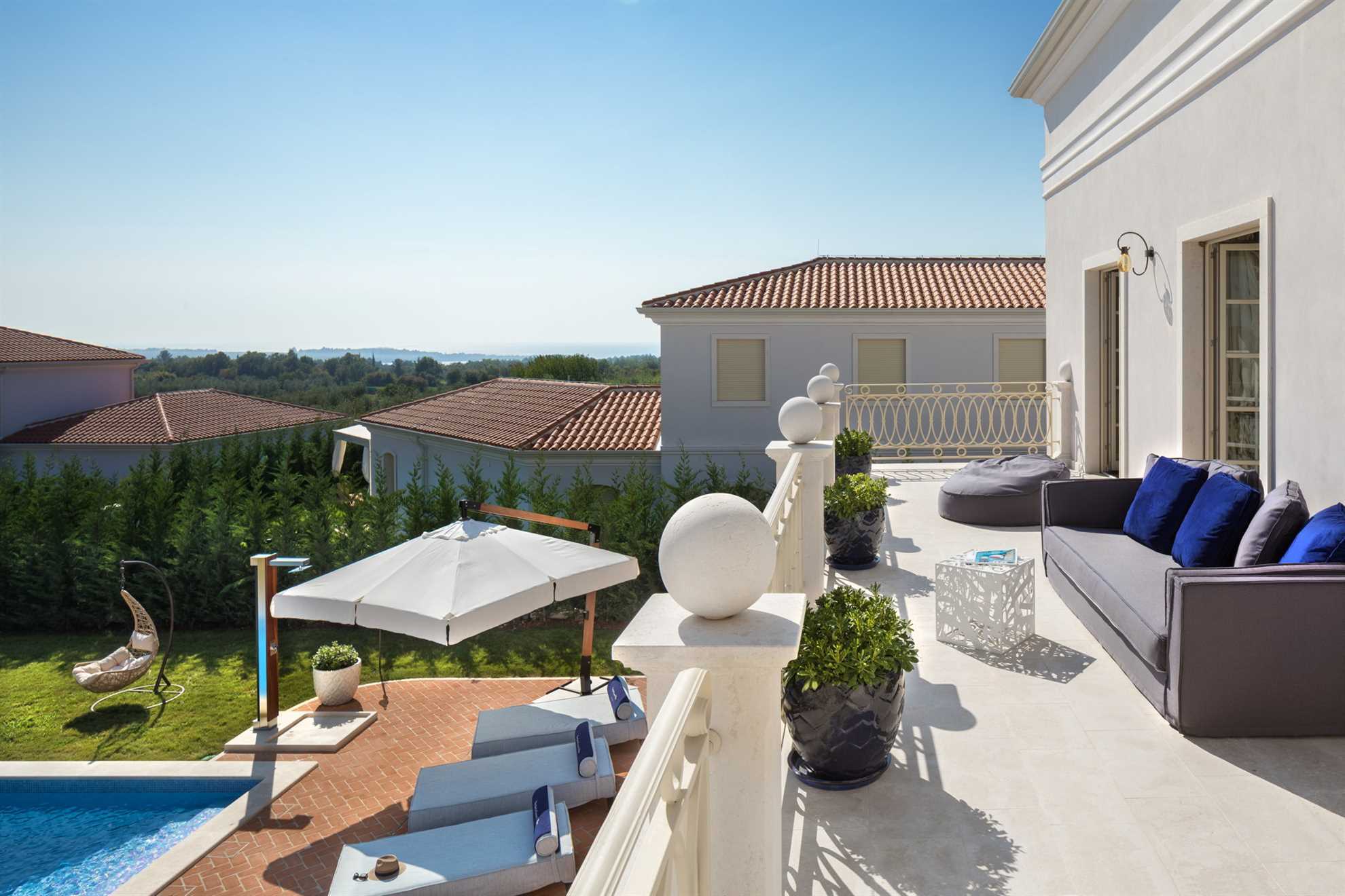 Villa Palazzo di Hermitage with Pool