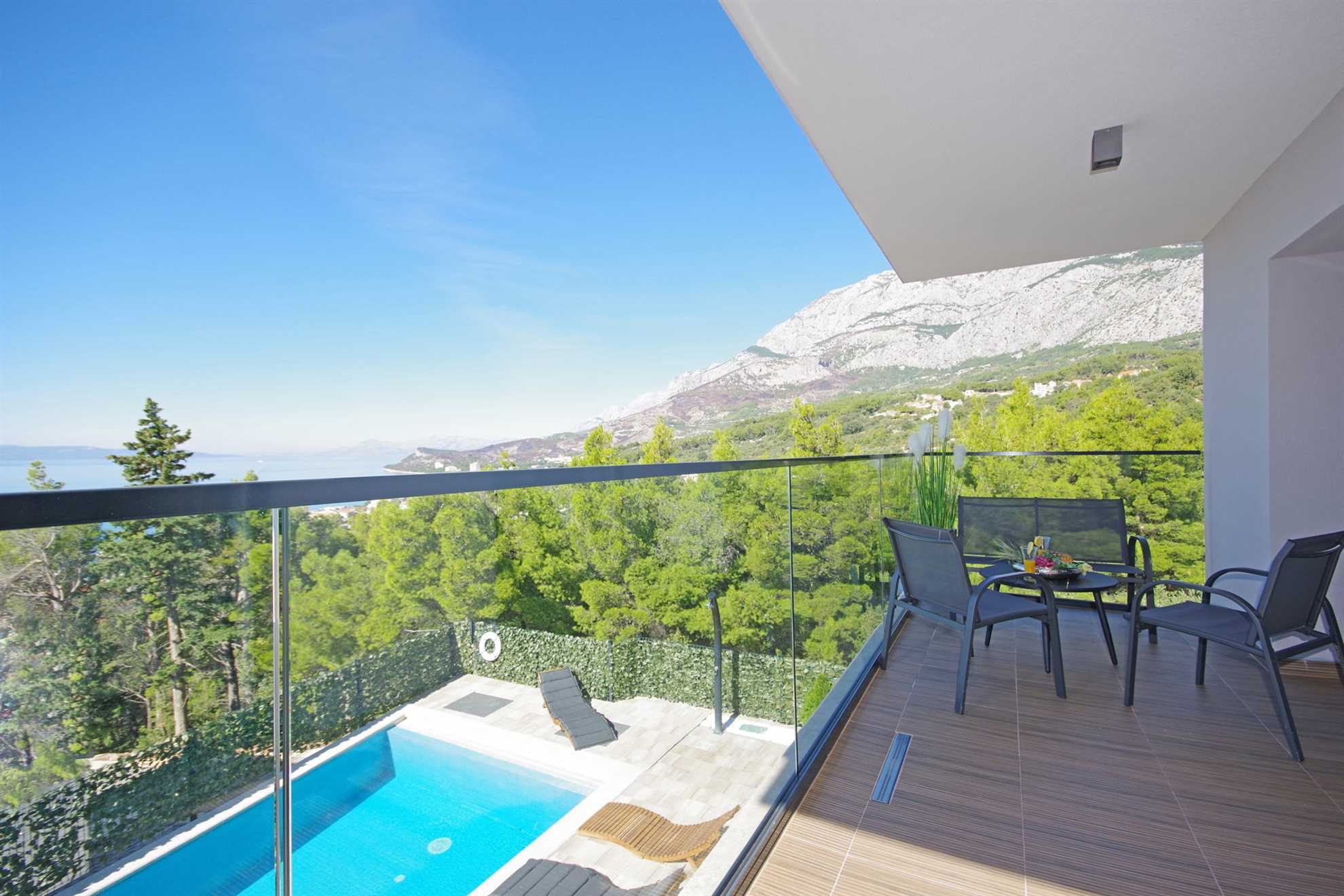 Villa Vert with Heated Pool