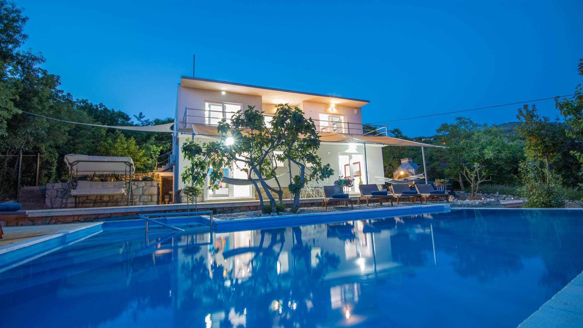 Villa Evergreen with Pool