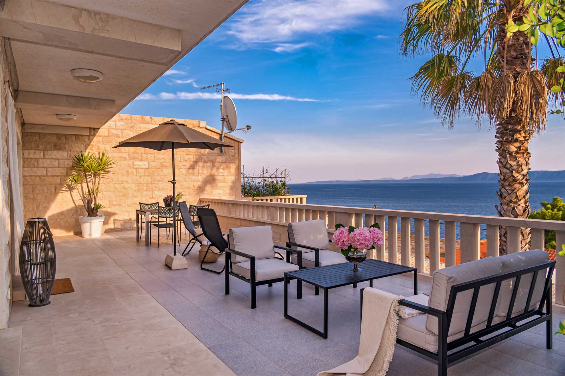 Villa Maritime with Infinity Pool