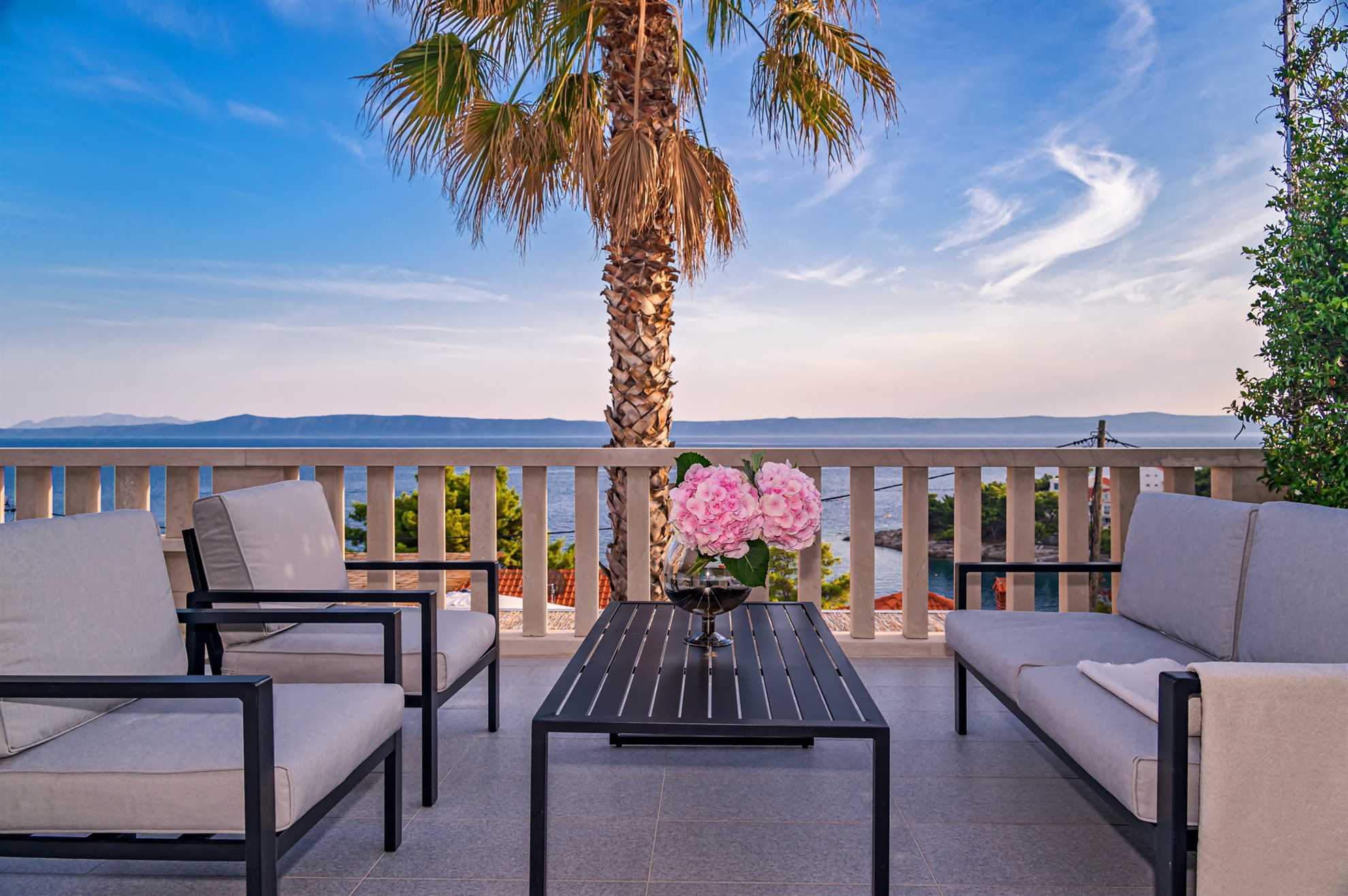 Villa Maritime with Infinity Pool
