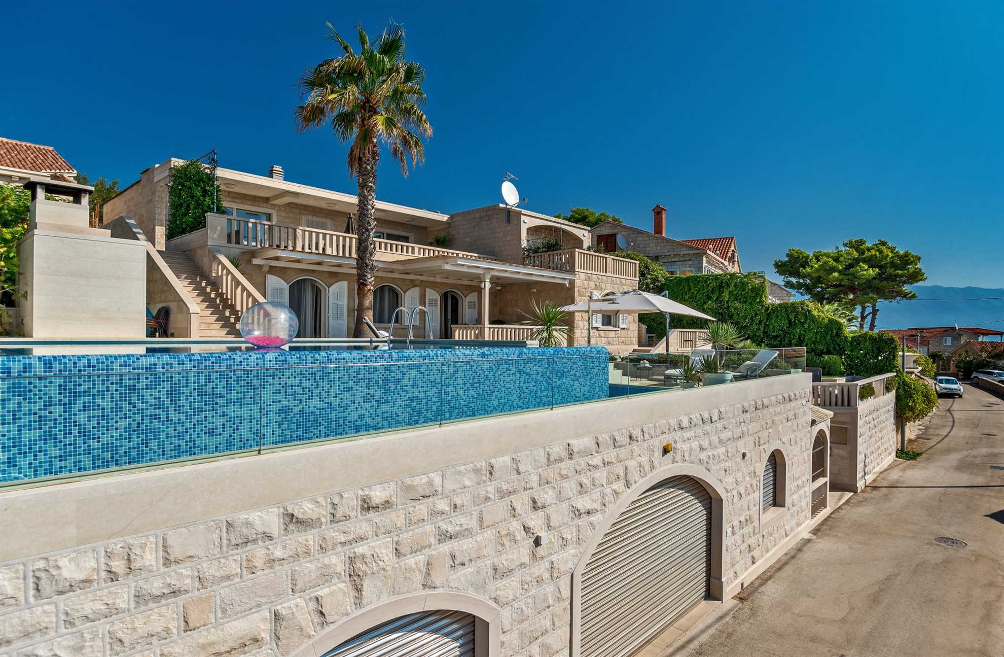 Villa Maritime with Infinity Pool