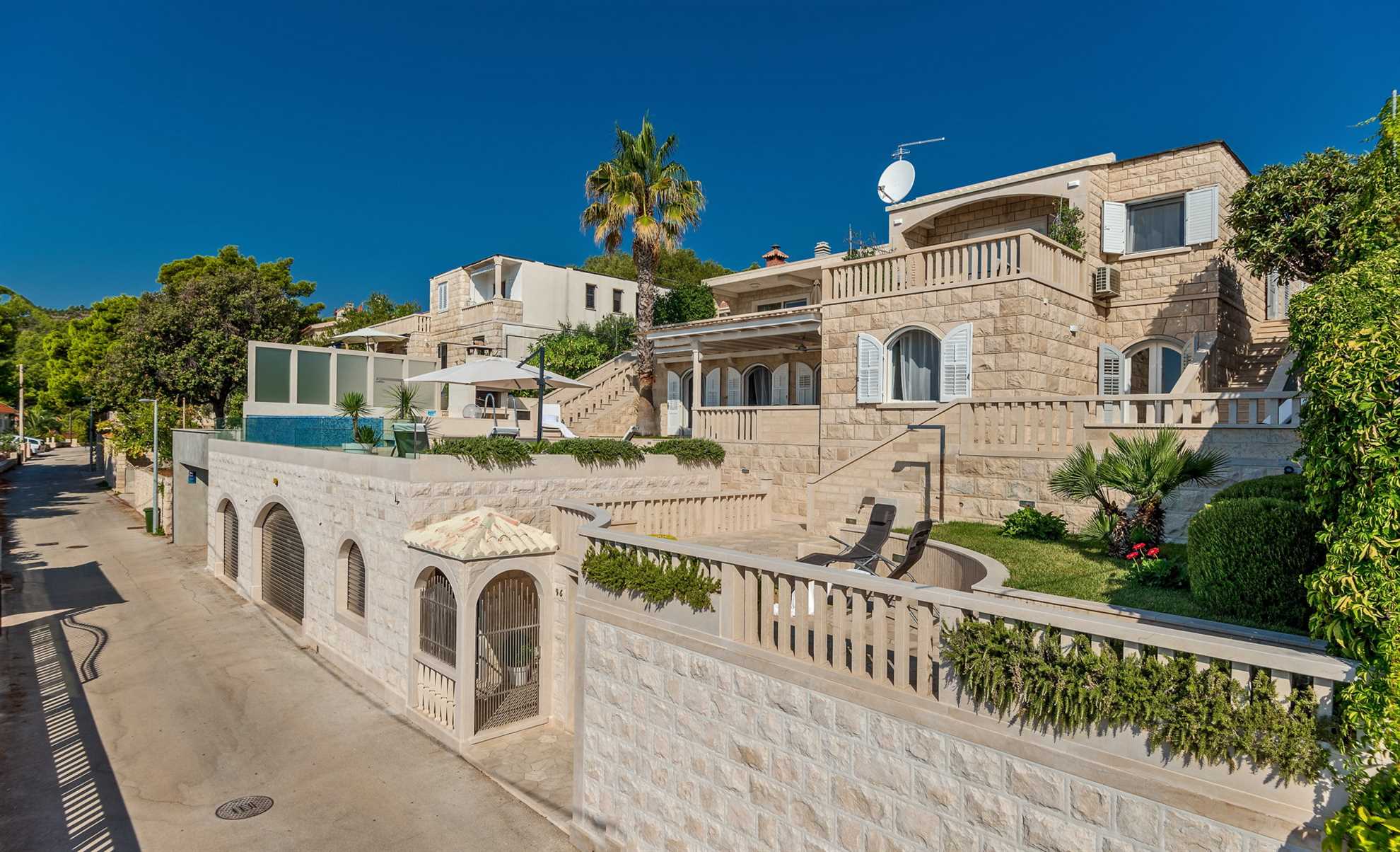 Villa Maritime with Infinity Pool