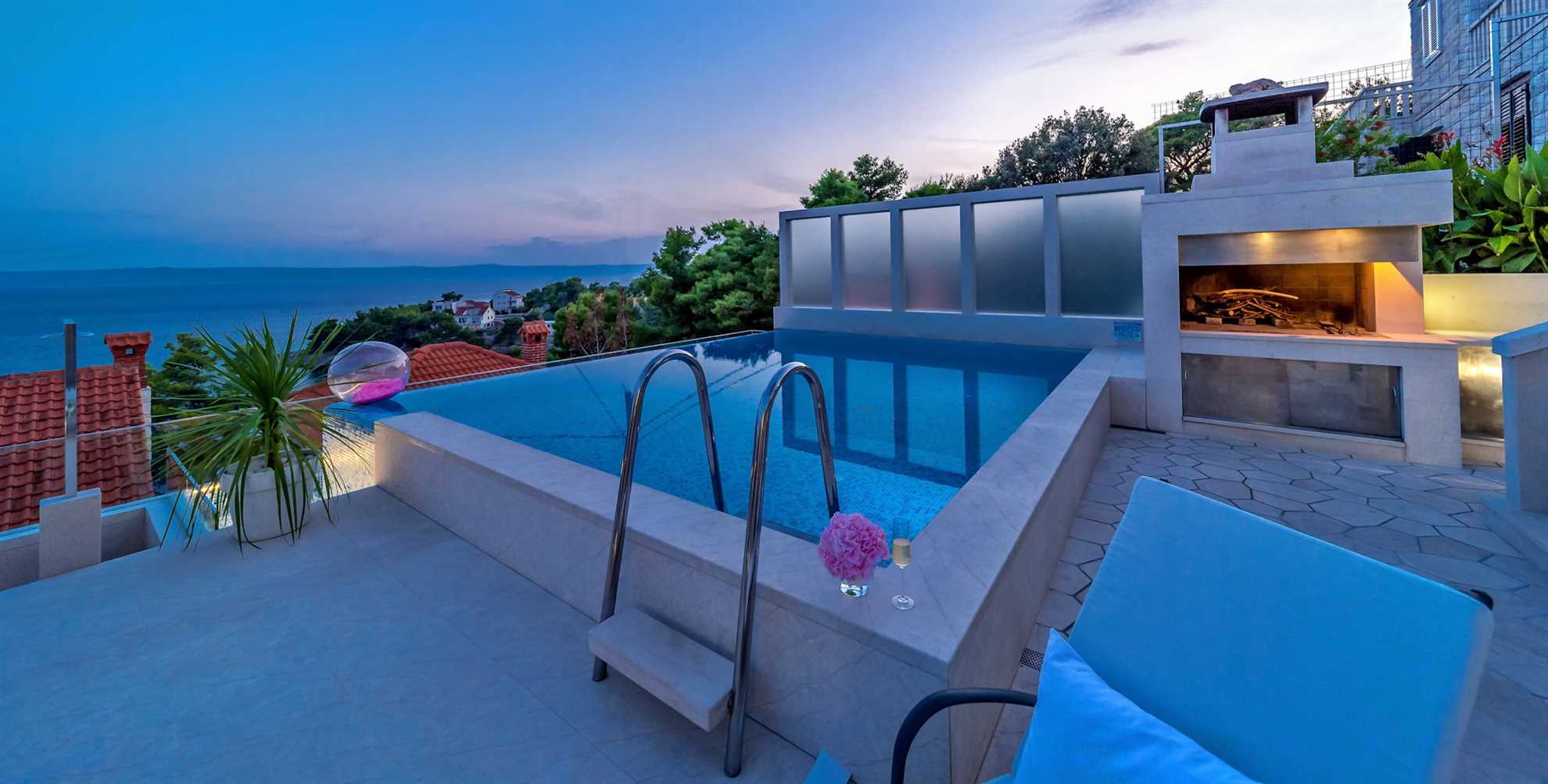 Villa Maritime with Infinity Pool