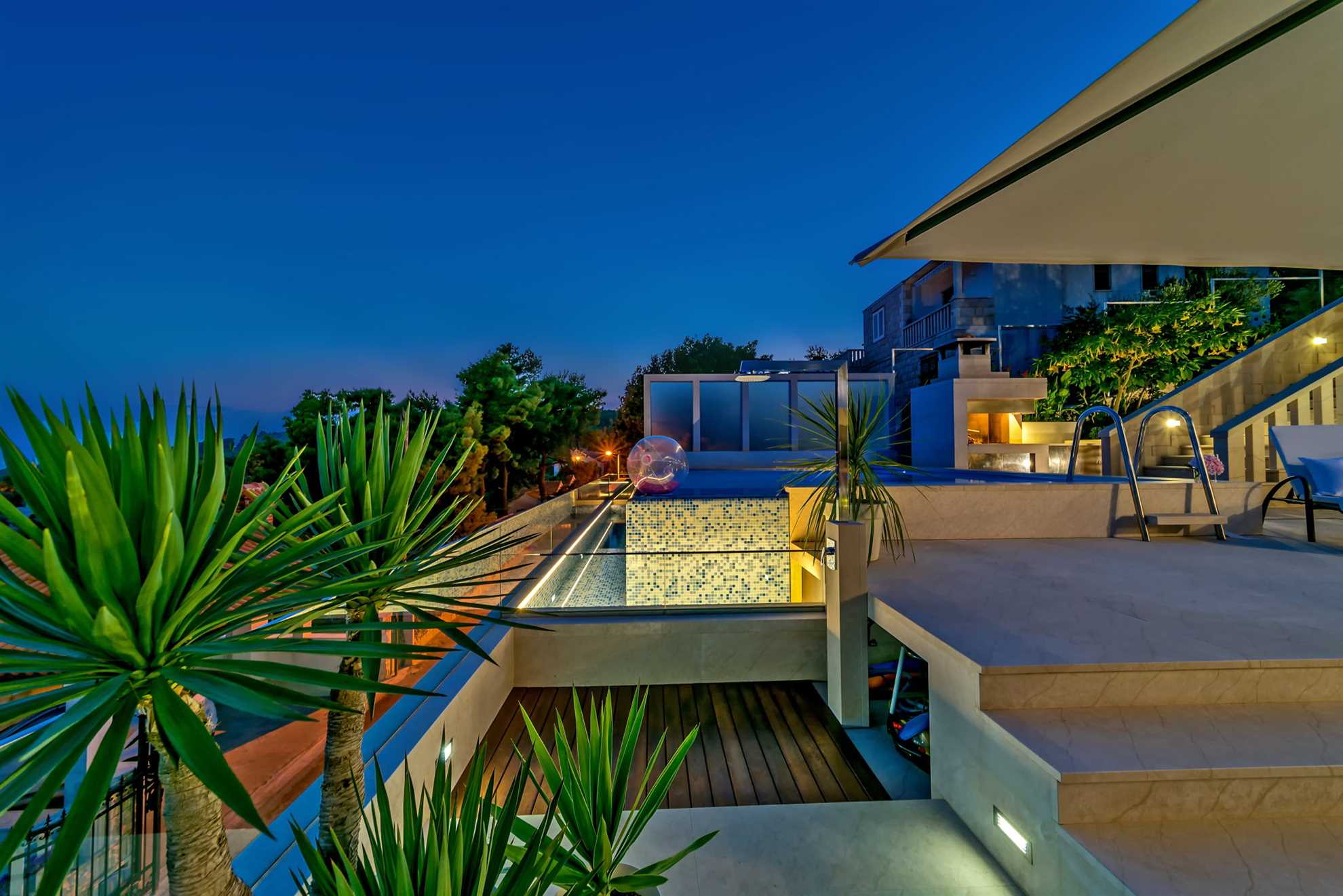 Villa Maritime with Infinity Pool