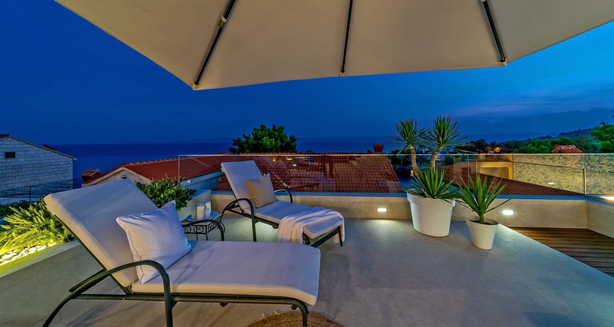Villa Maritime with Infinity Pool