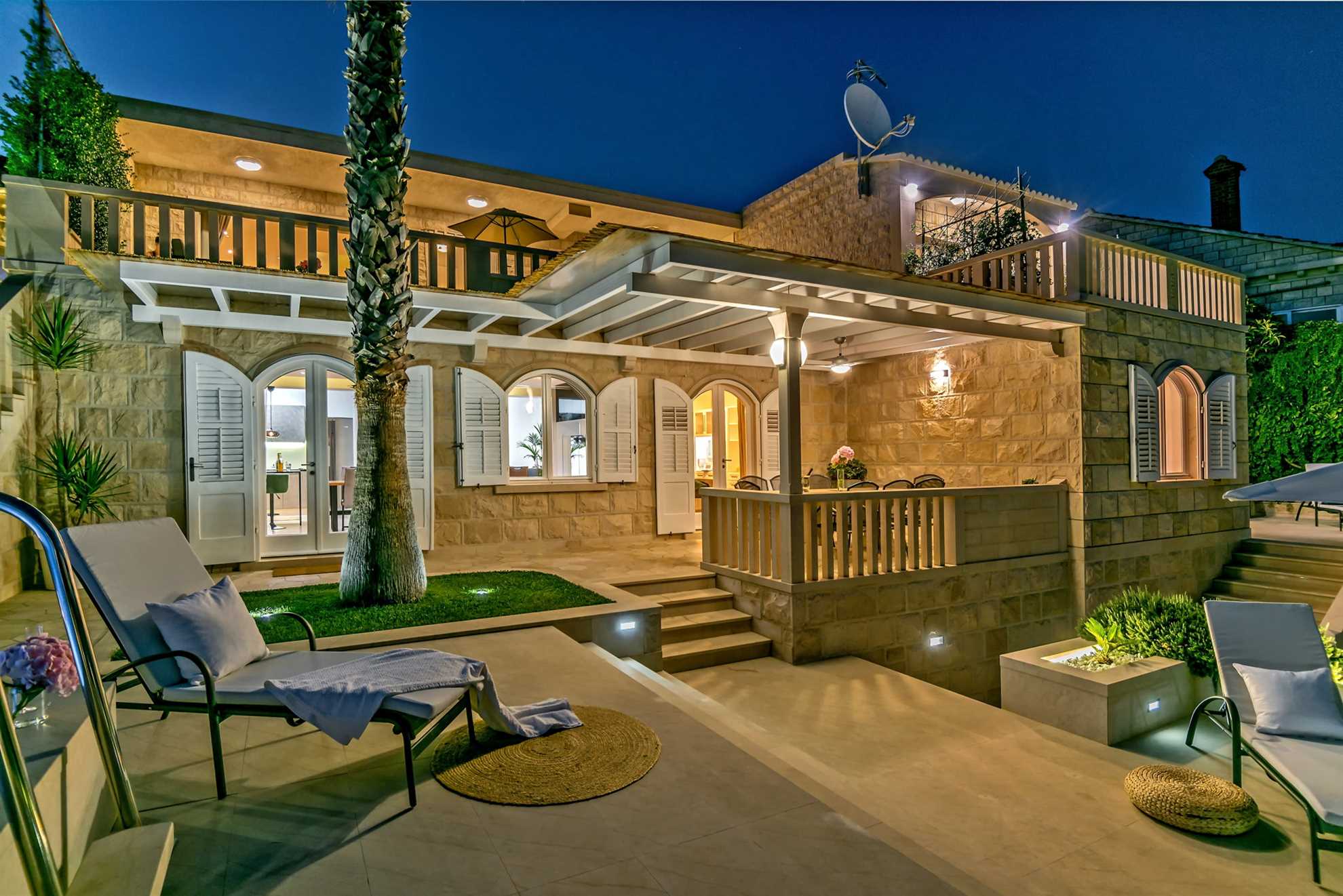 Villa Maritime with Infinity Pool