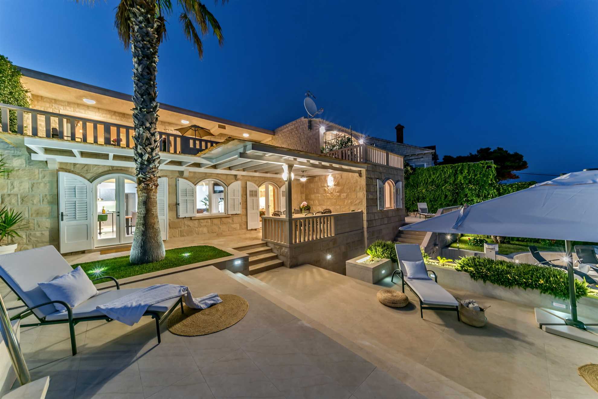 Villa Maritime with Infinity Pool