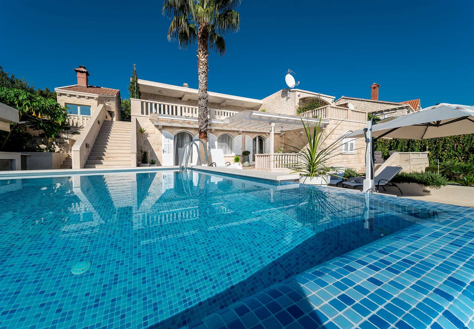 Villa Maritime with Infinity Pool