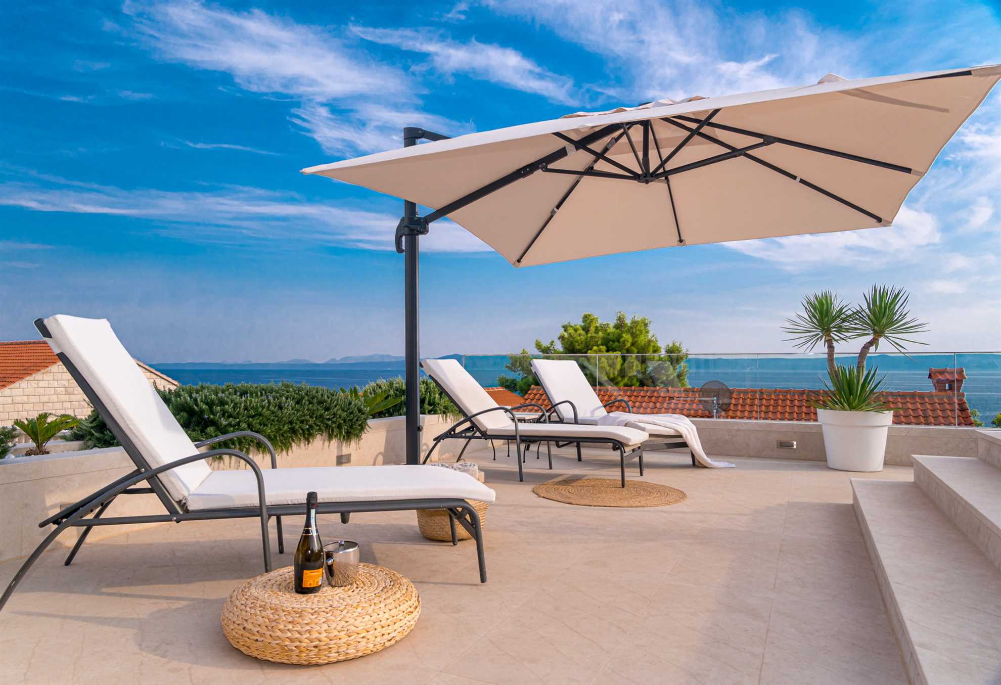 Villa Maritime with Infinity Pool