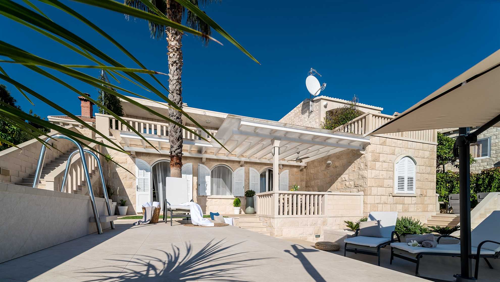 Villa Maritime with Infinity Pool