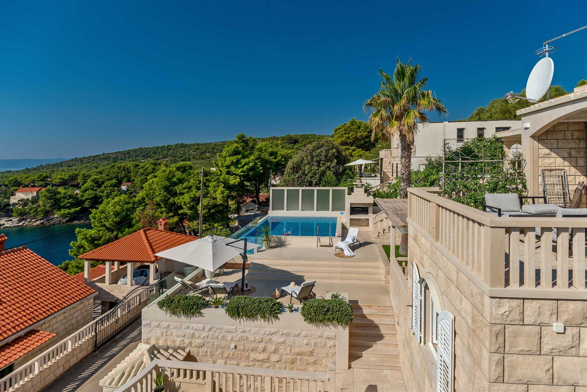 Villa Maritime with Infinity Pool