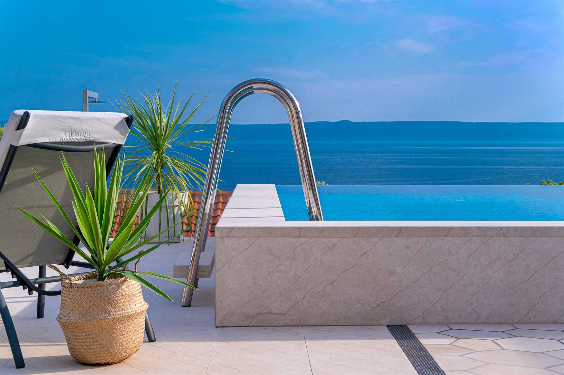 Villa Maritime with Infinity Pool