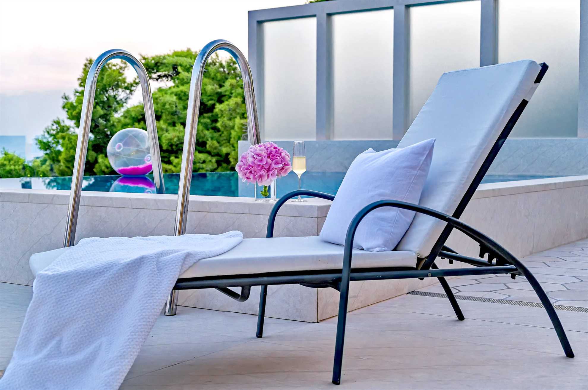 Villa Maritime with Infinity Pool