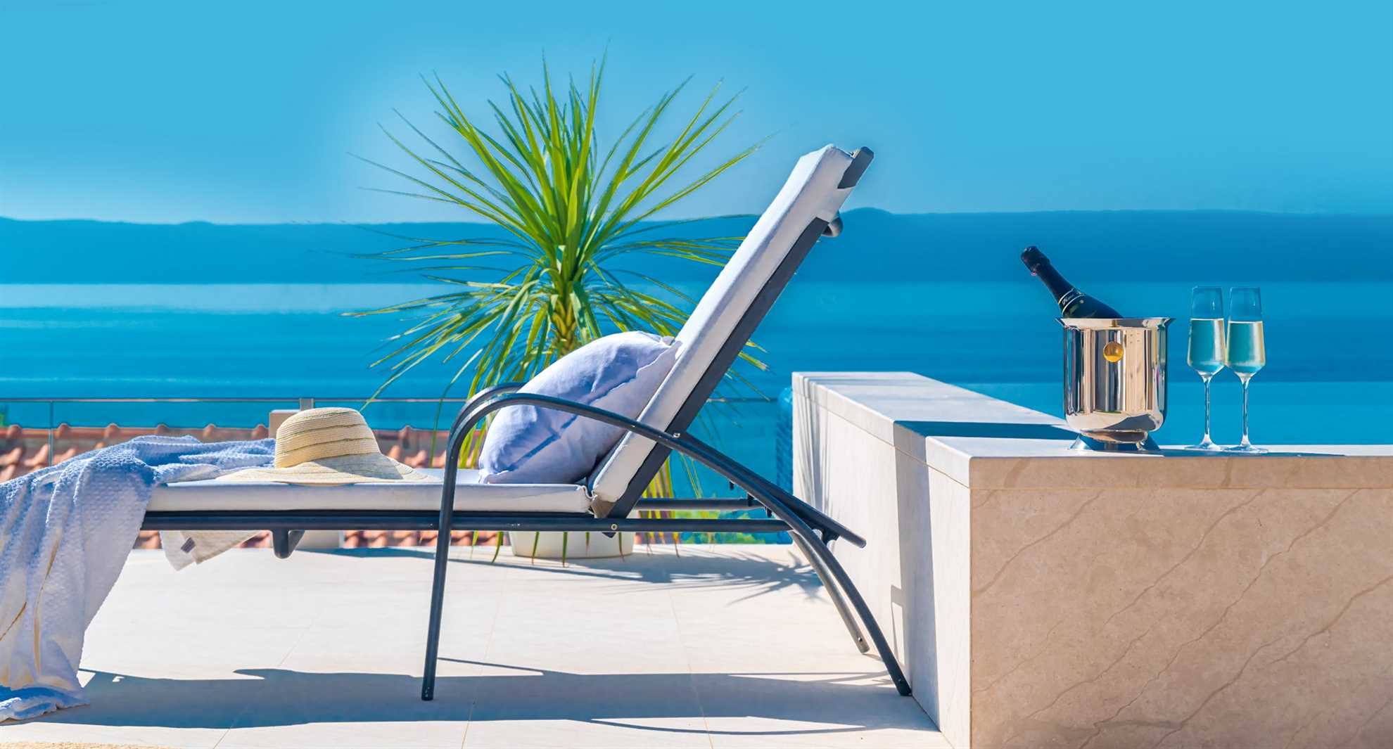 Villa Maritime with Infinity Pool