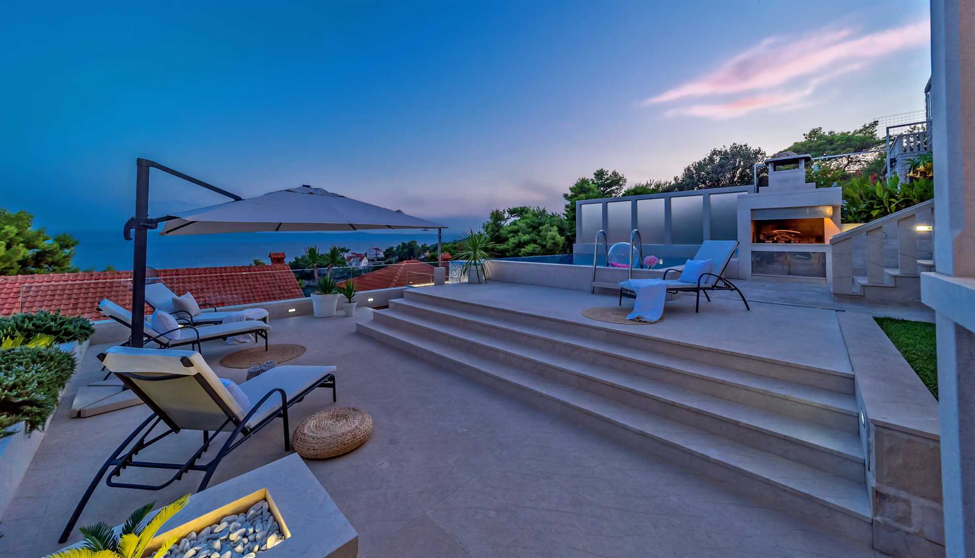 Villa Maritime with Infinity Pool