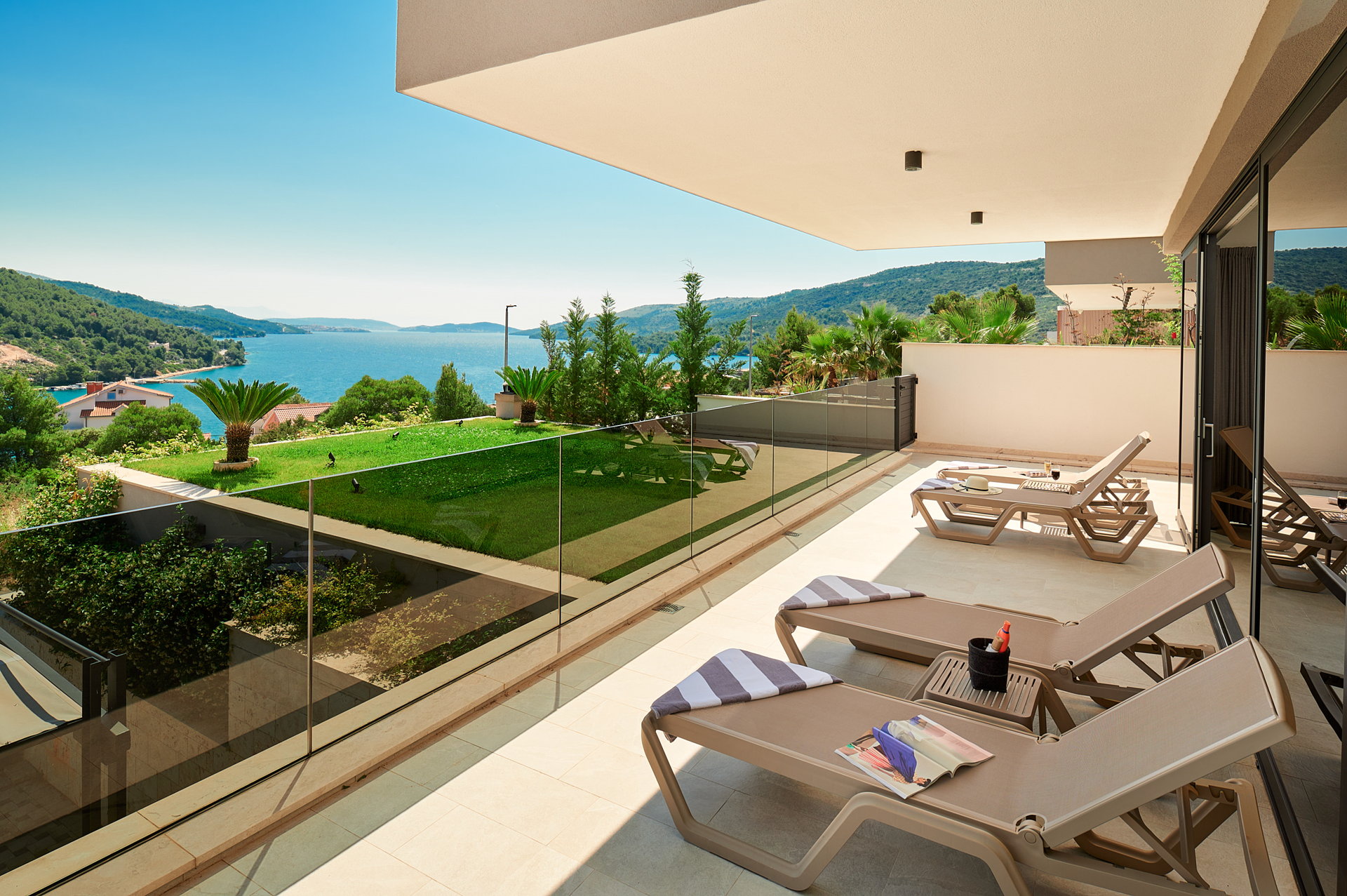 Luxury Villa Posh Cherry with Pool