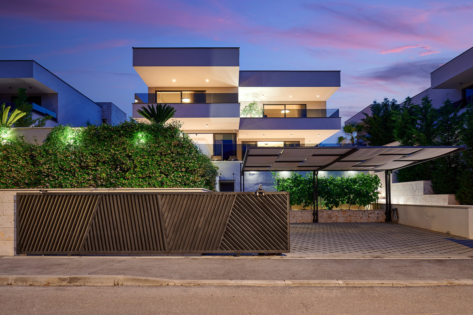 Luxury Villa Posh Cherry with Pool