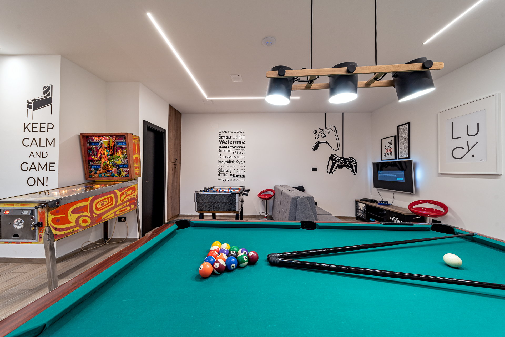 Luxury Villa Posh Cherry with Pool
