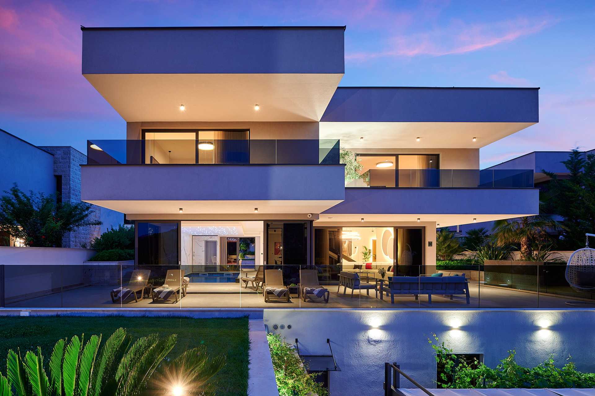 Image of Luxury Villa Posh Cherry with Pool