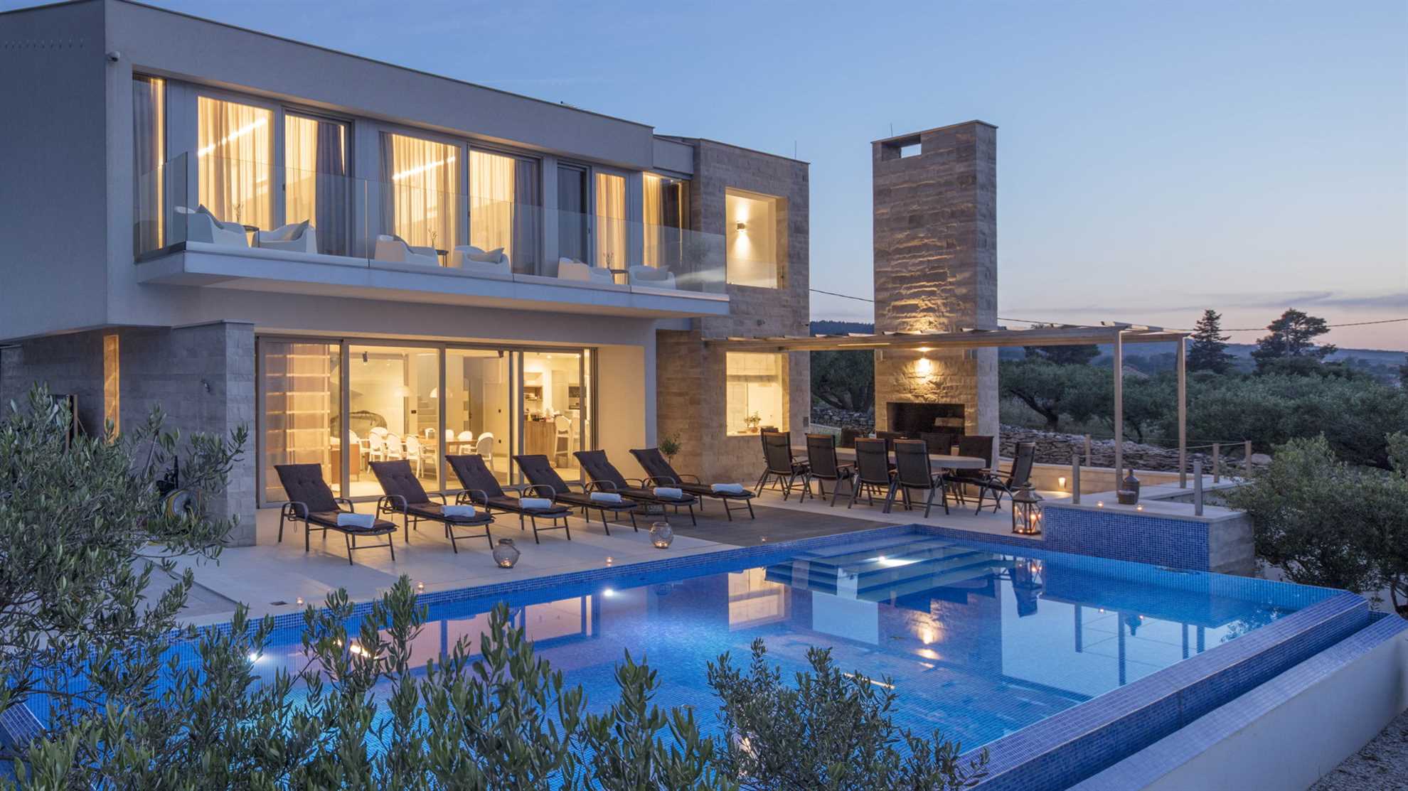Luxury Villa Spectrum with Heated Pool