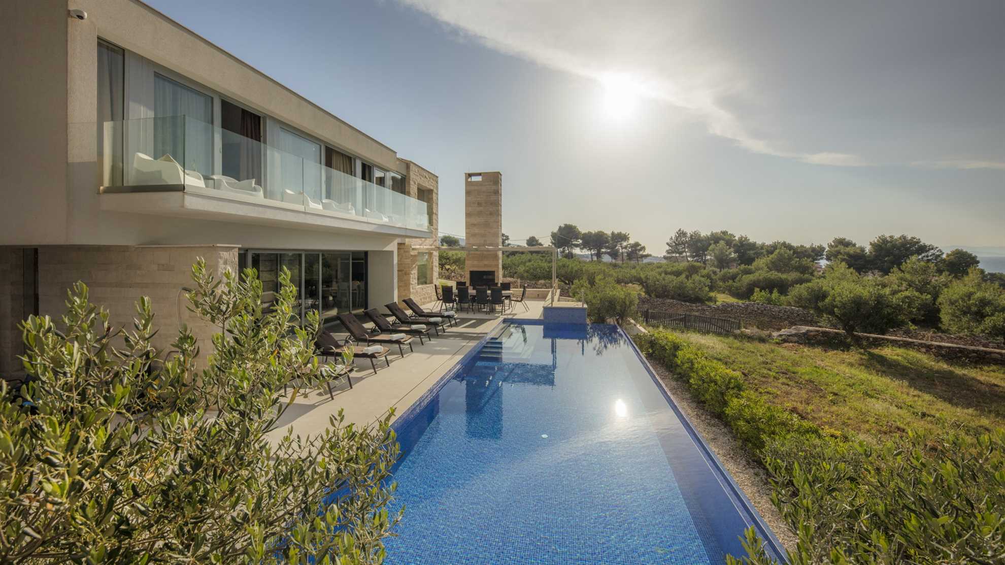 Luxury Villa Spectrum with Heated Pool