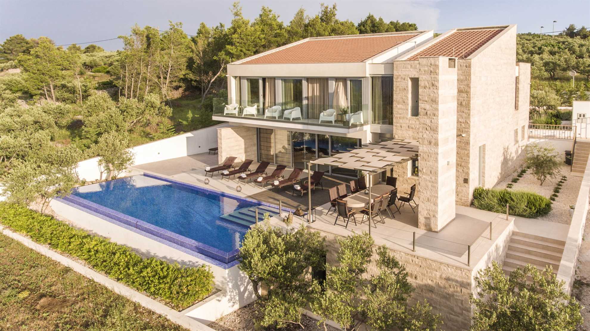 Luxury Villa Spectrum with Heated Pool