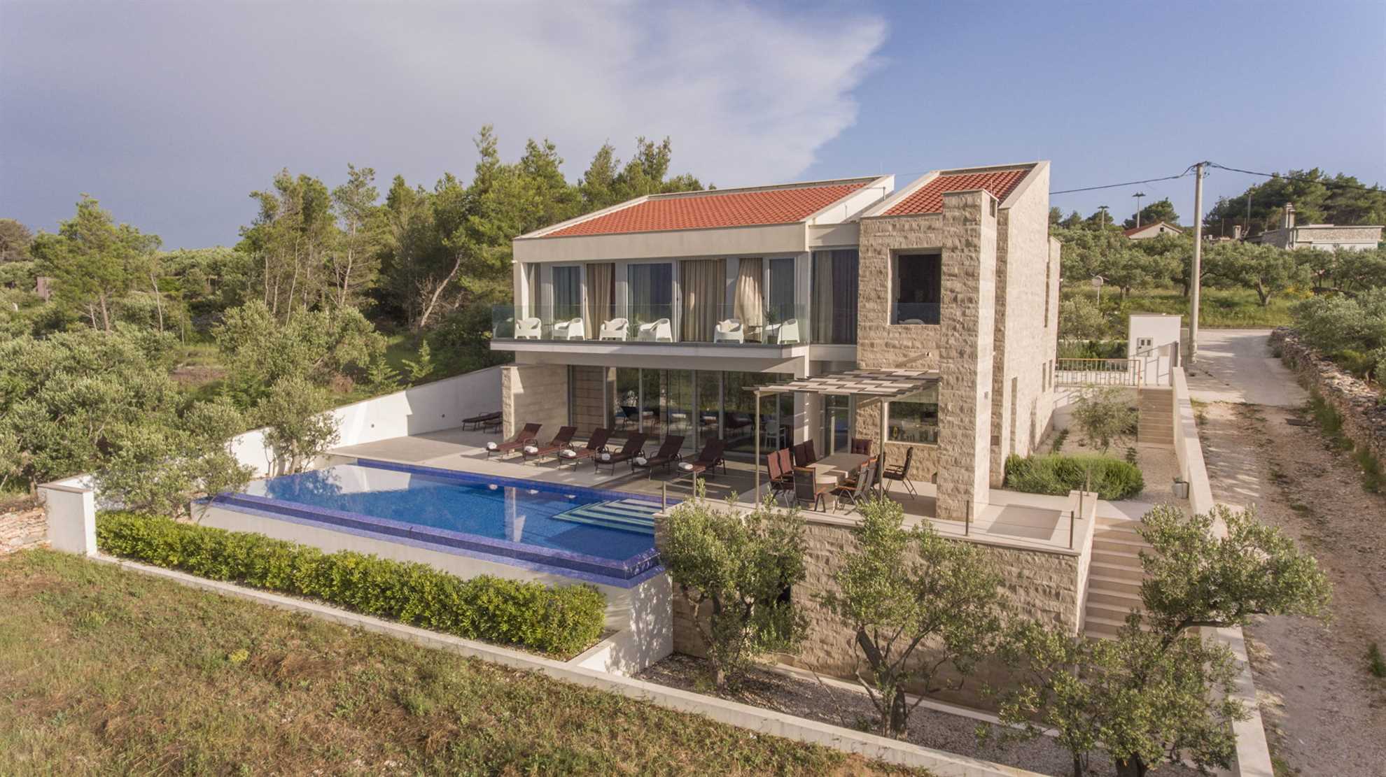 Luxury Villa Spectrum with Heated Pool