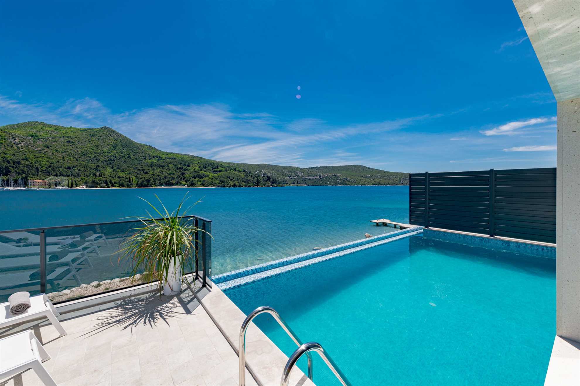 Beachfront Villa Ultimata with Pool