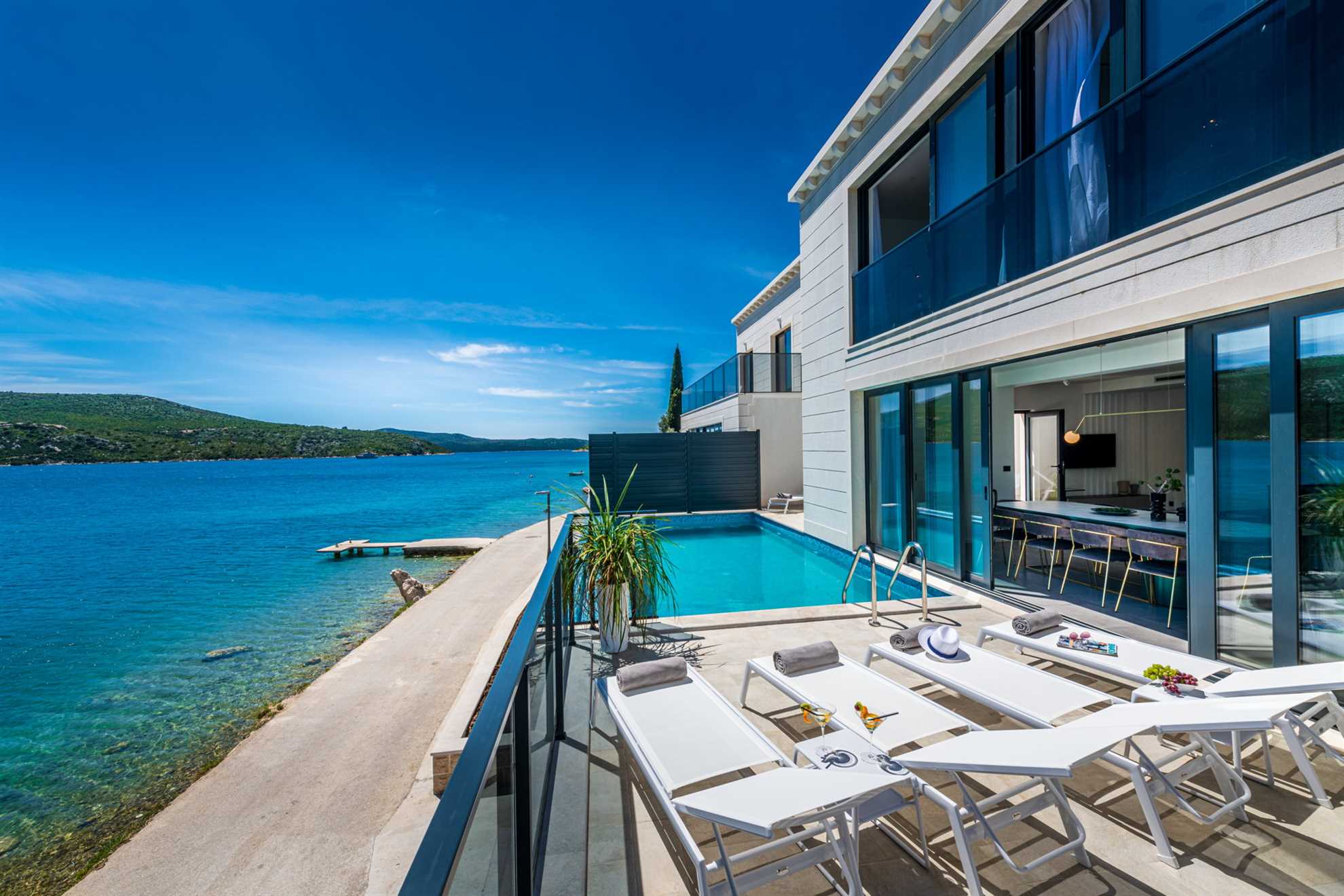 Beachfront Villa Ultimata with Pool