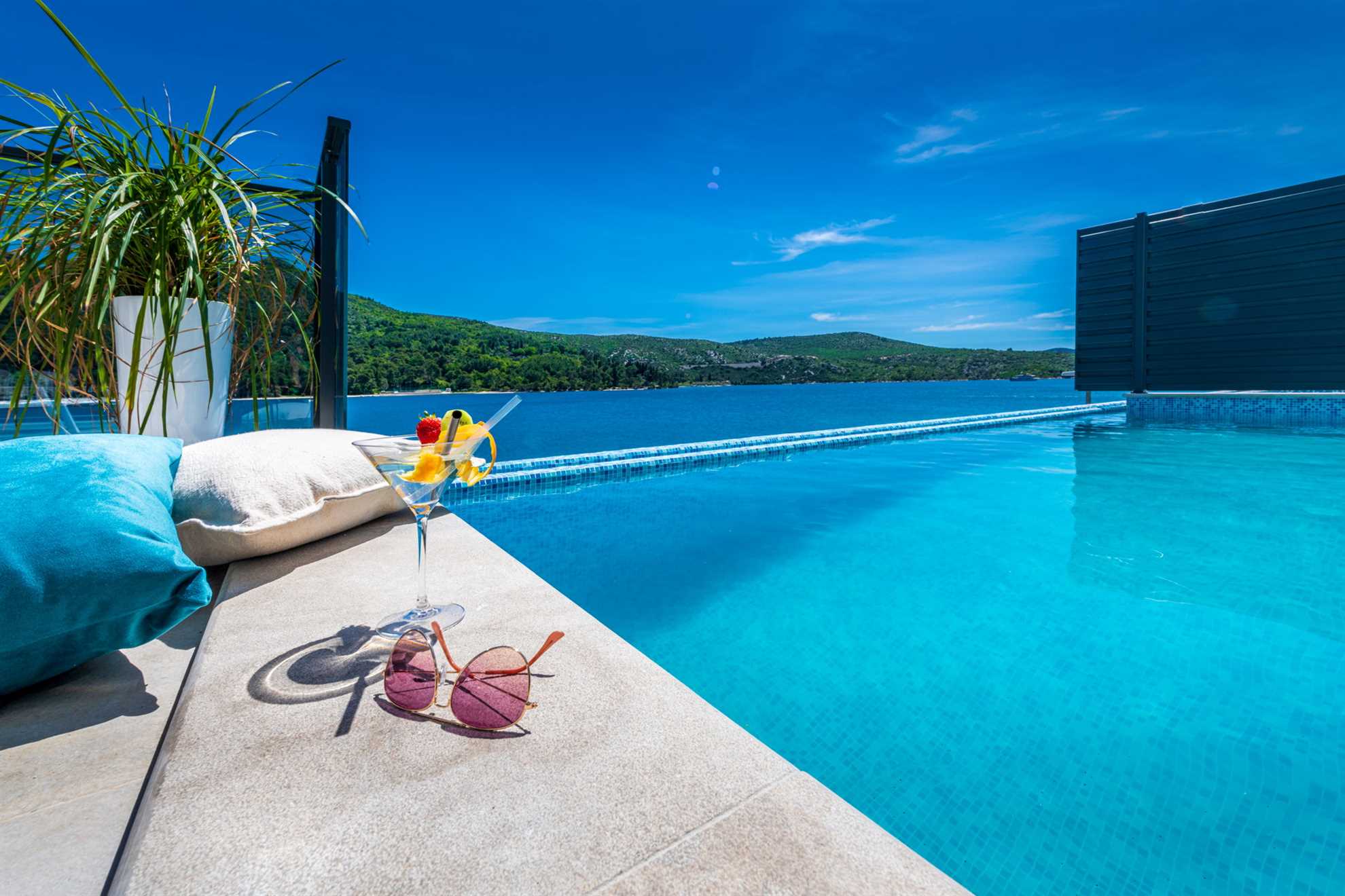 Beachfront Villa Ultimata with Pool