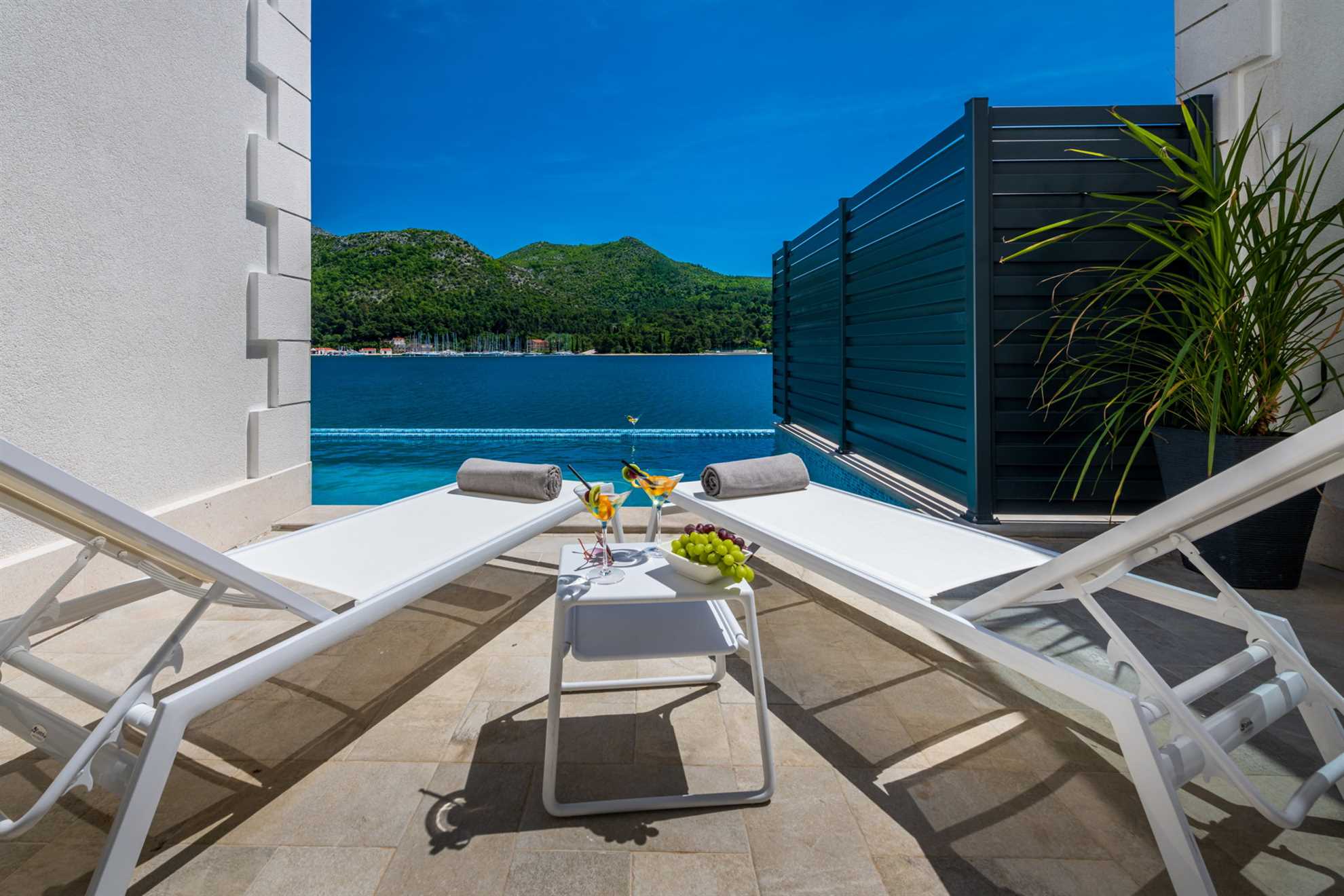 Beachfront Villa Ultimata with Pool