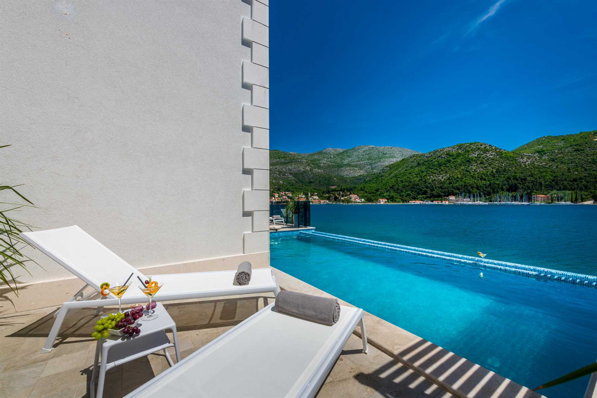Beachfront Villa Ultimata with Pool