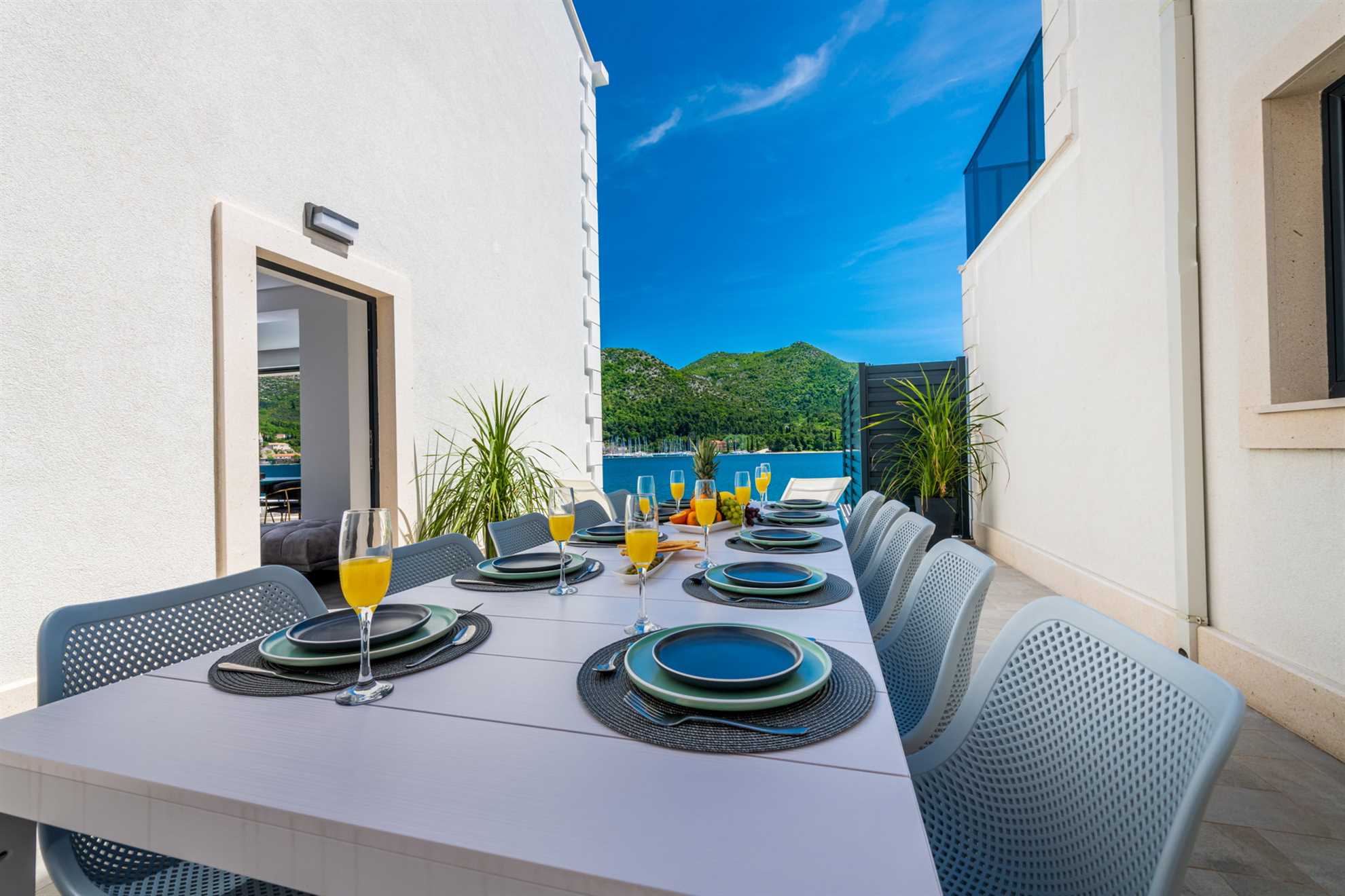 Beachfront Villa Ultimata with Pool