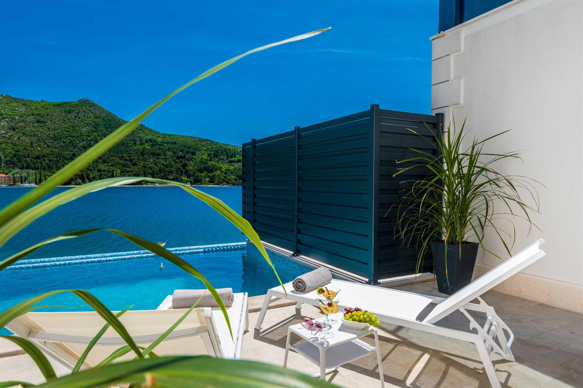Beachfront Villa Ultimata with Pool